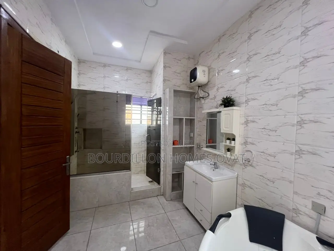 5bdrm Duplex in Osapa london for sale