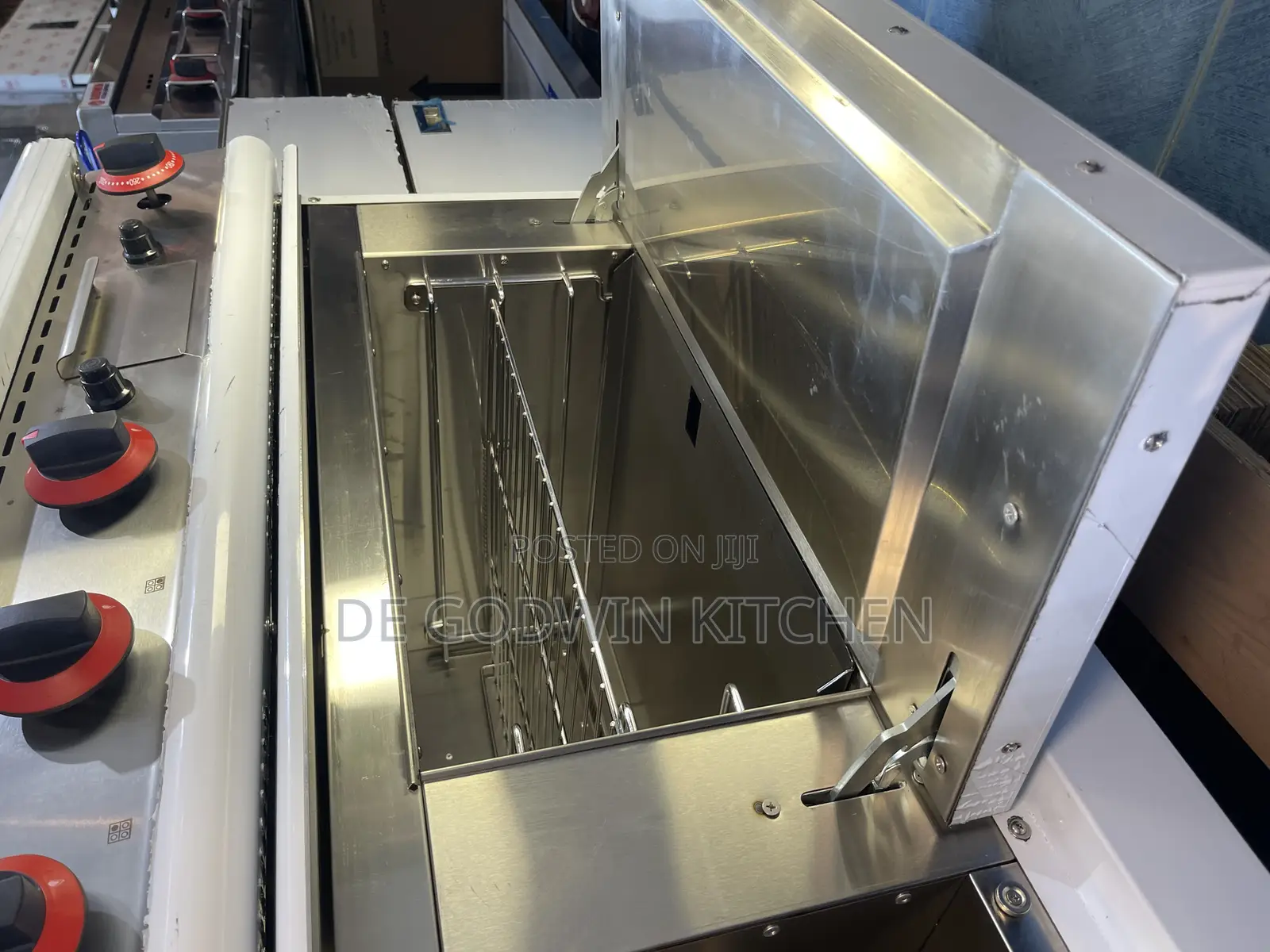 4 Burners Gas Cooker With Side Grill and Oven
