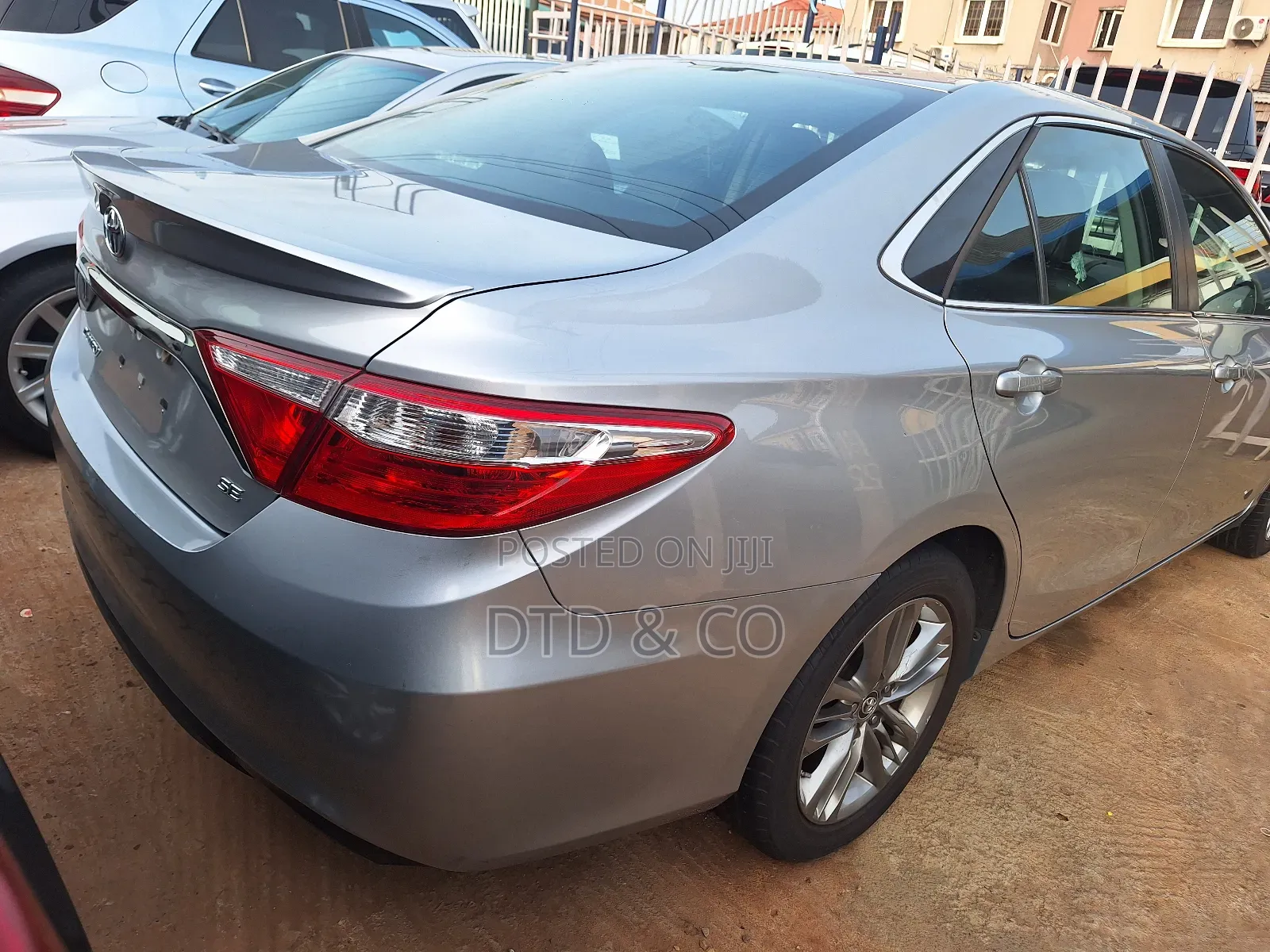 Toyota Camry SE w/Special Edition Pkg (2.5L 4cyl 6A) 2016 Silver