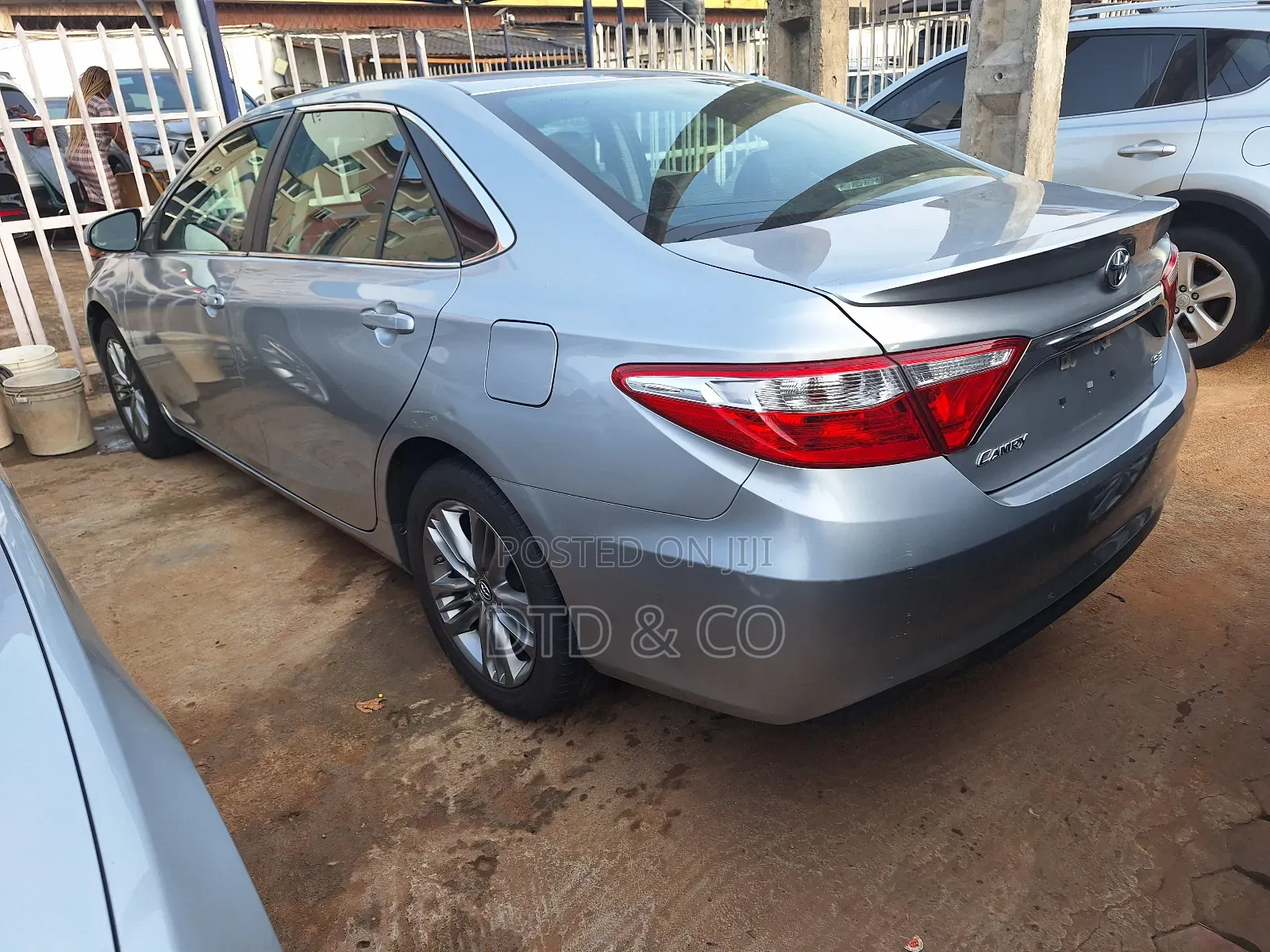 Toyota Camry SE w/Special Edition Pkg (2.5L 4cyl 6A) 2016 Silver
