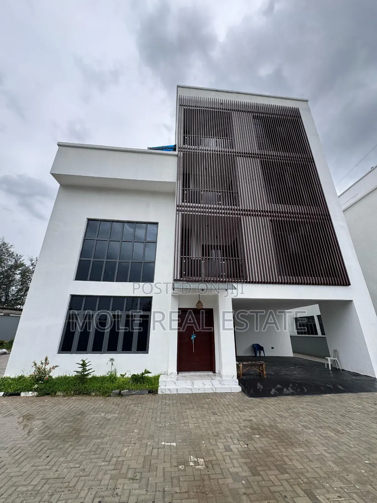 Furnished 5bdrm Duplex in Banana Island for rent