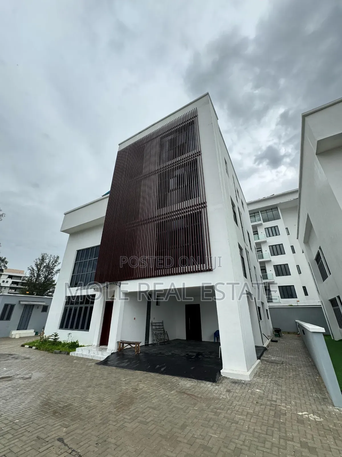 Furnished 5bdrm Duplex in Banana Island for rent