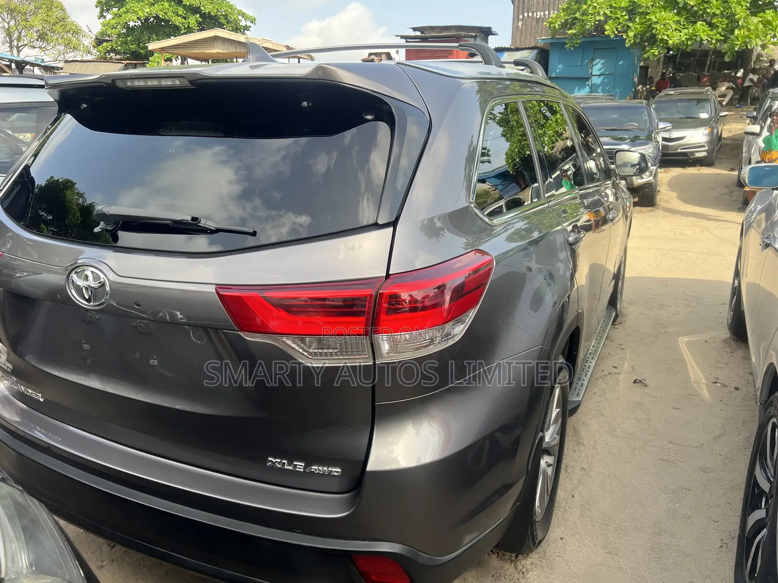 Toyota Highlander XLE 4dr SUV AWD (3.5L 6cyl 6A) 2015 Brown