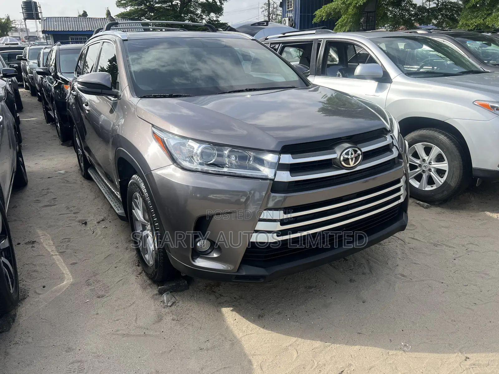 Toyota Highlander XLE 4dr SUV AWD (3.5L 6cyl 6A) 2015 Brown