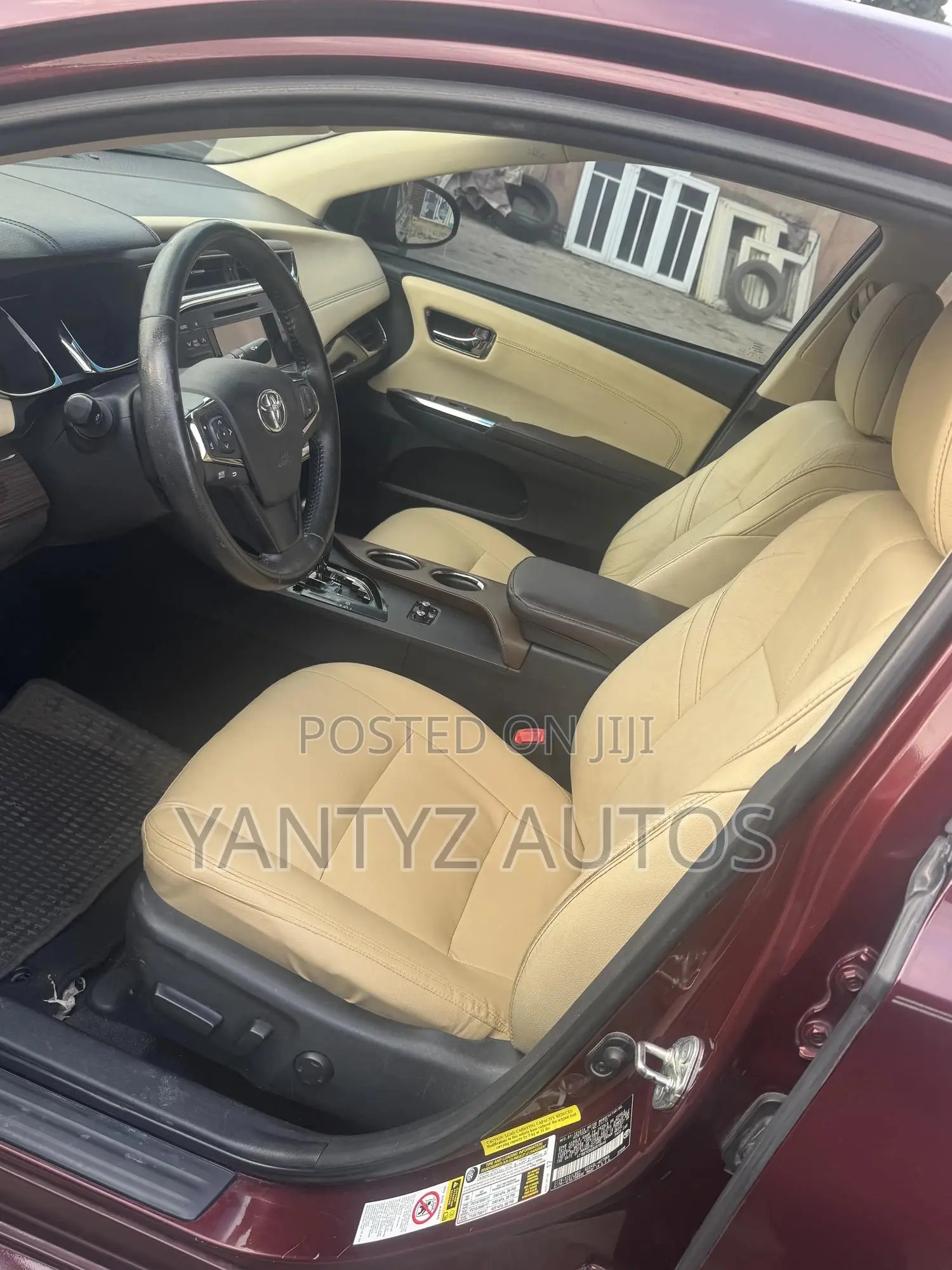 Toyota Avalon XLE Premium Sedan FWD (3.5L 6cyl 6A) 2013 Burgundy