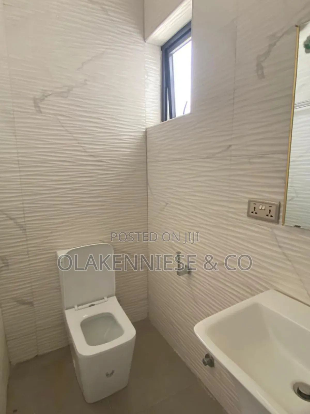 4bdrm Duplex in Banana Island for rent