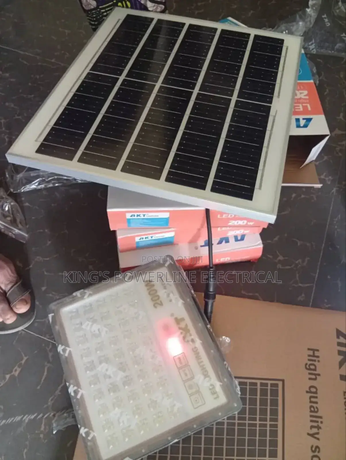 200 Watts Solar Floodlight Akt