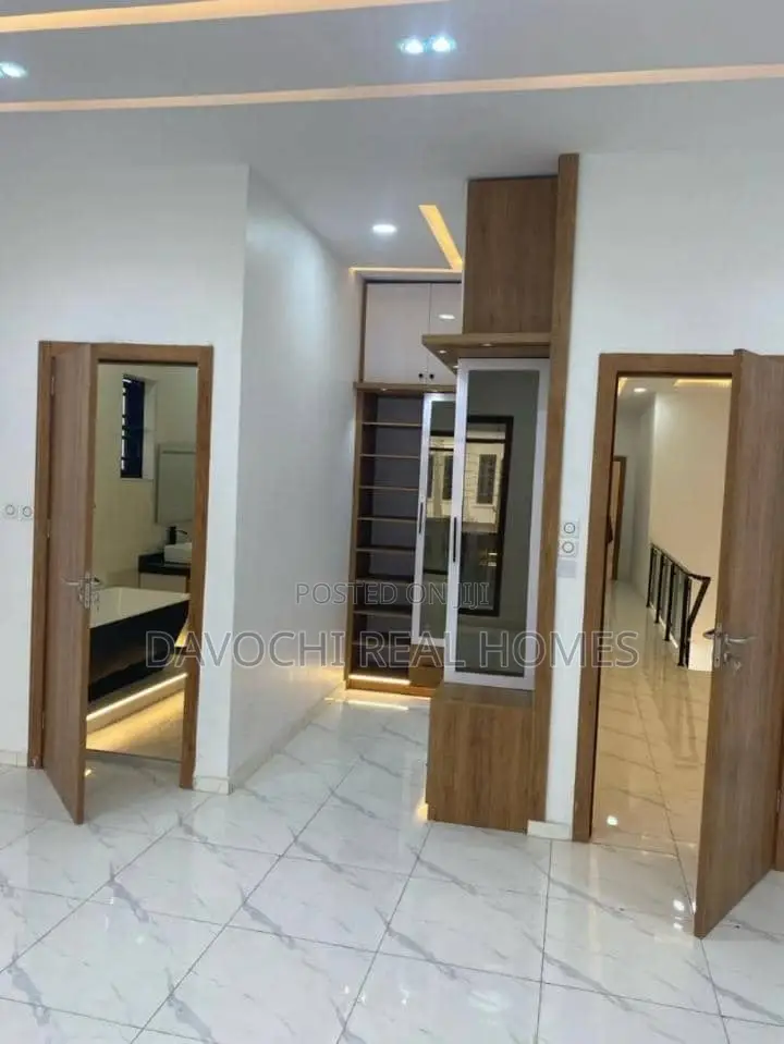 3bdrm Apartment in Blenco, Sangotedo. for rent