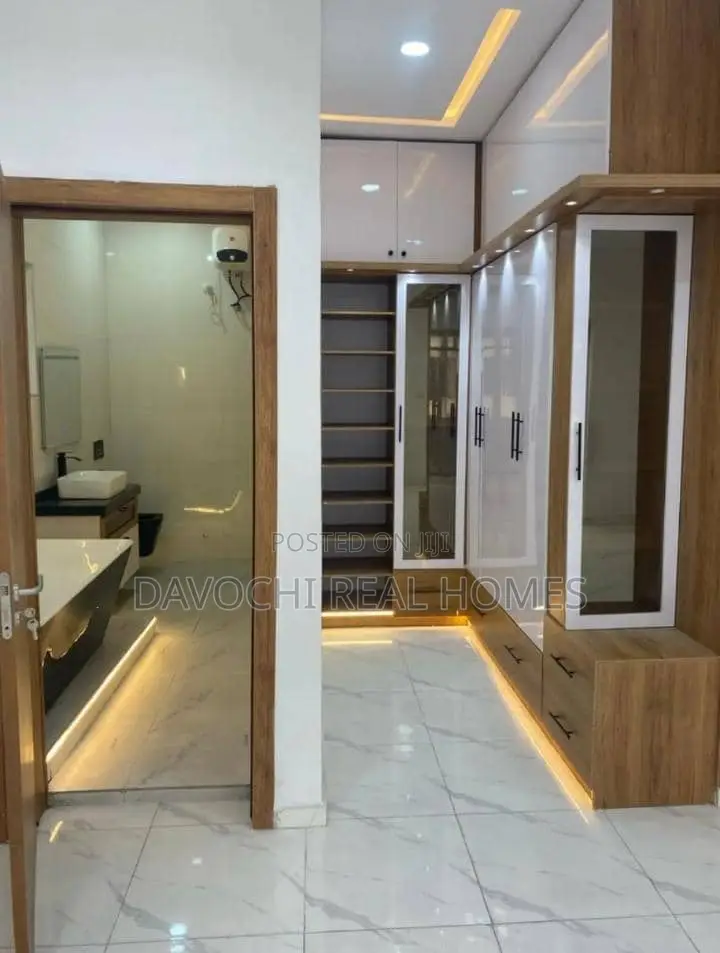 3bdrm Apartment in Blenco, Sangotedo. for rent