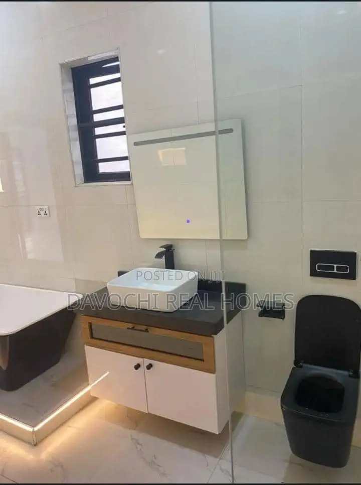 3bdrm Apartment in Blenco, Sangotedo. for rent