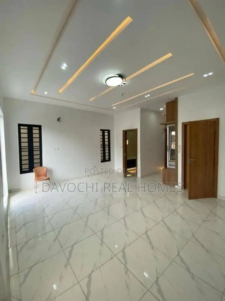 3bdrm Apartment in Blenco, Sangotedo. for rent