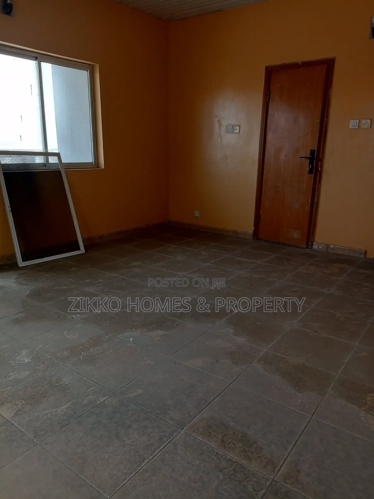 3bdrm Block of Flats in Fashola Estate,, Ajah for sale