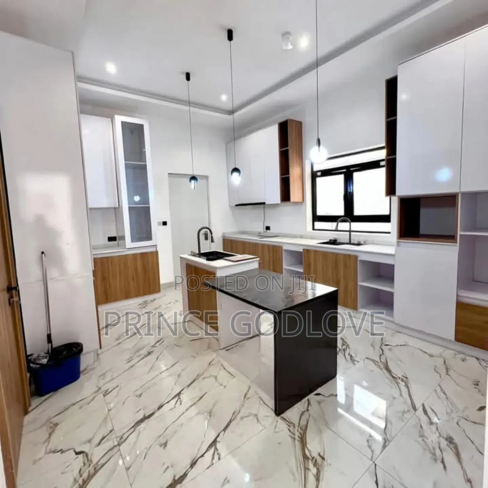 5bdrm Duplex in Asokoro for sale