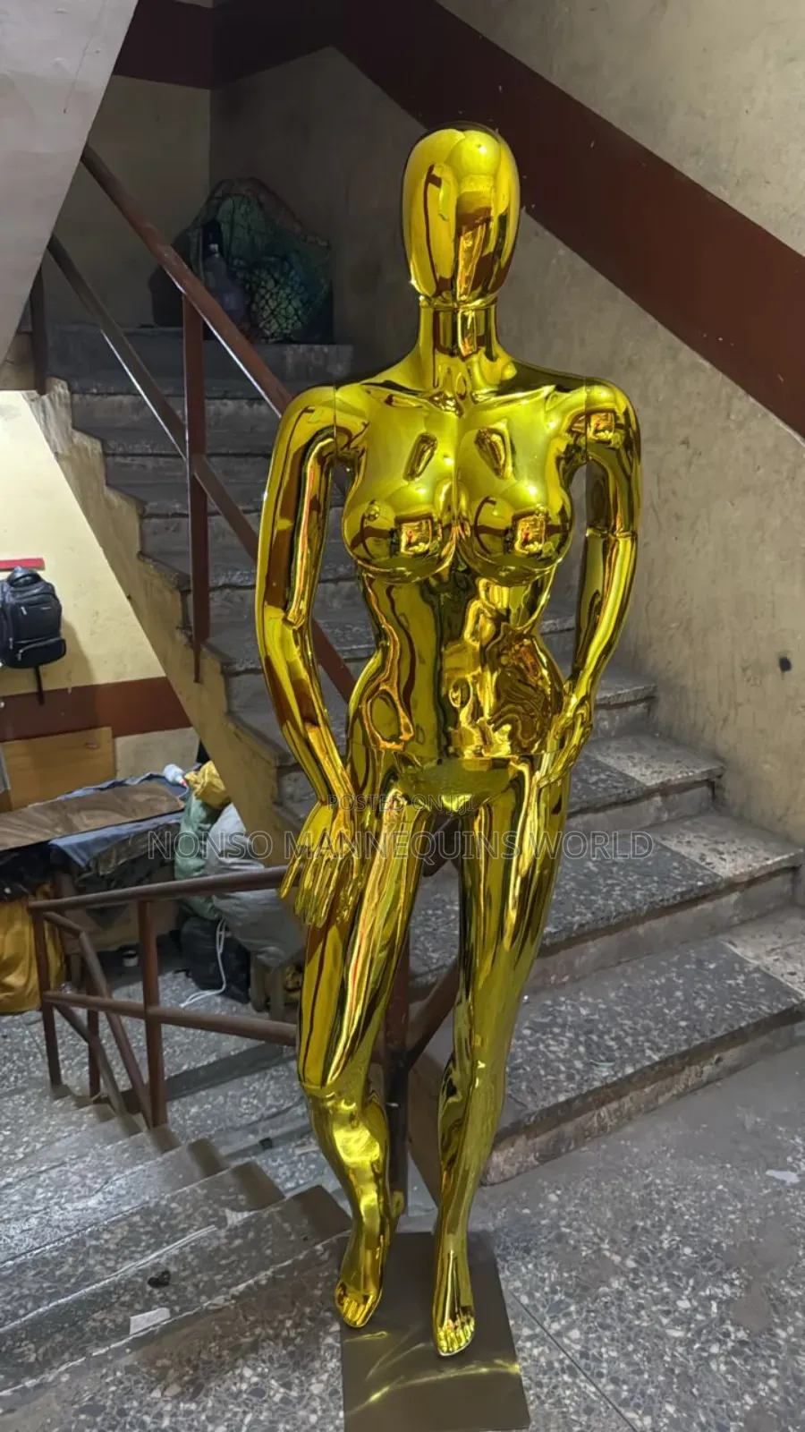 Egg Face Gold Chrome Female Size 12 Busty Mannequin