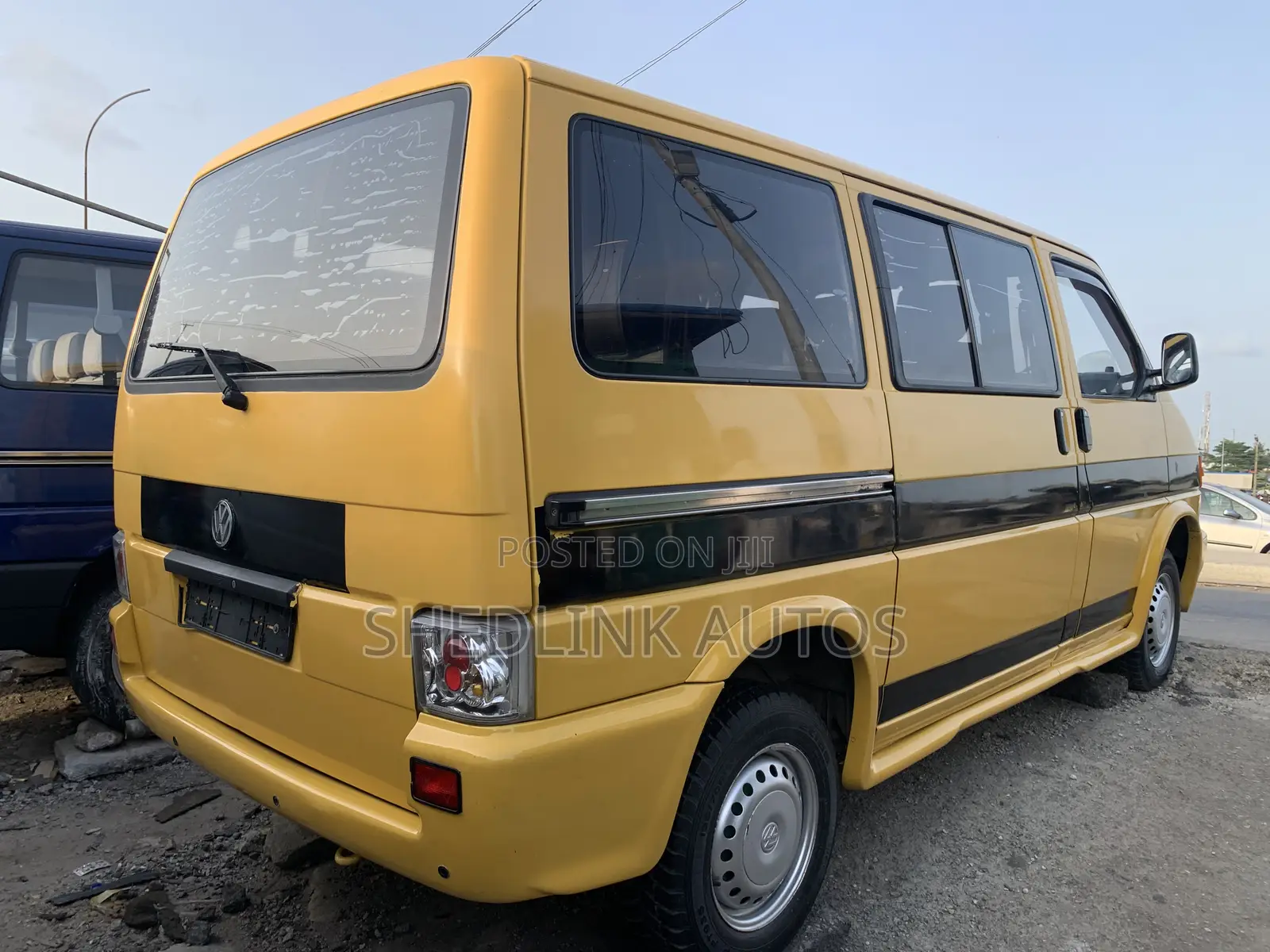Volkswagen Transporter 2000 Yellow
