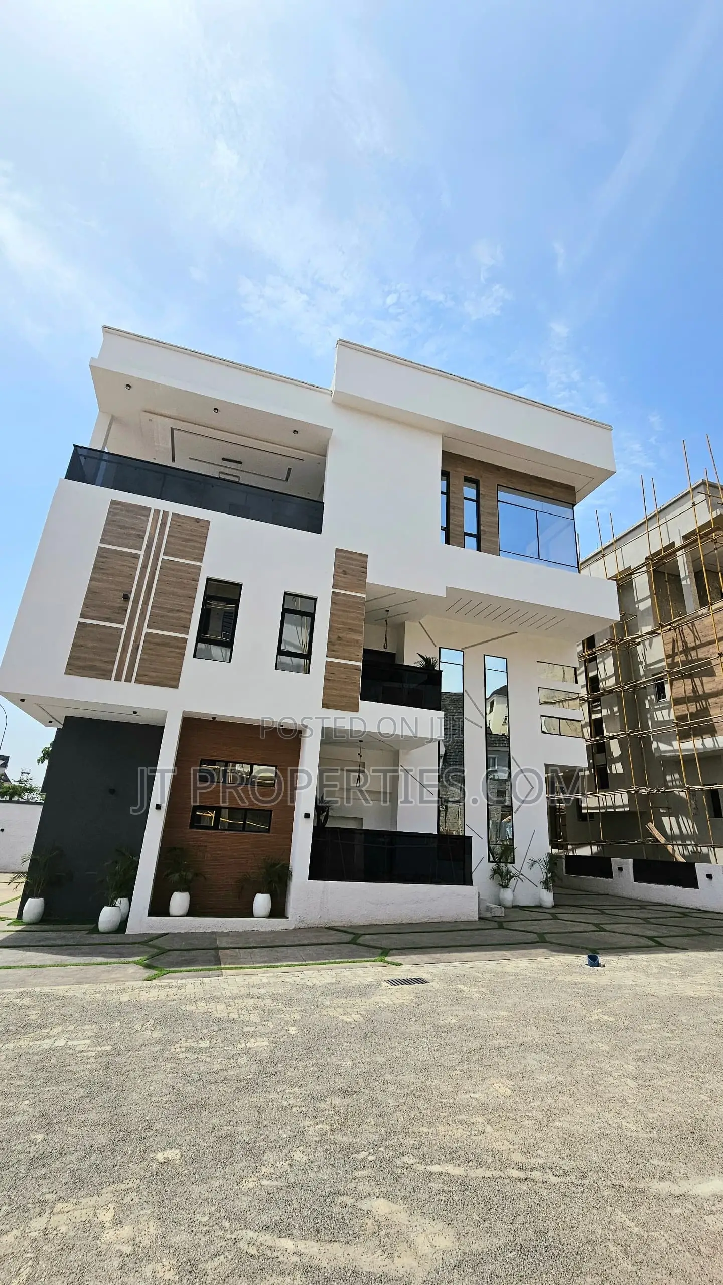 5bdrm Duplex in Asokoro District for sale