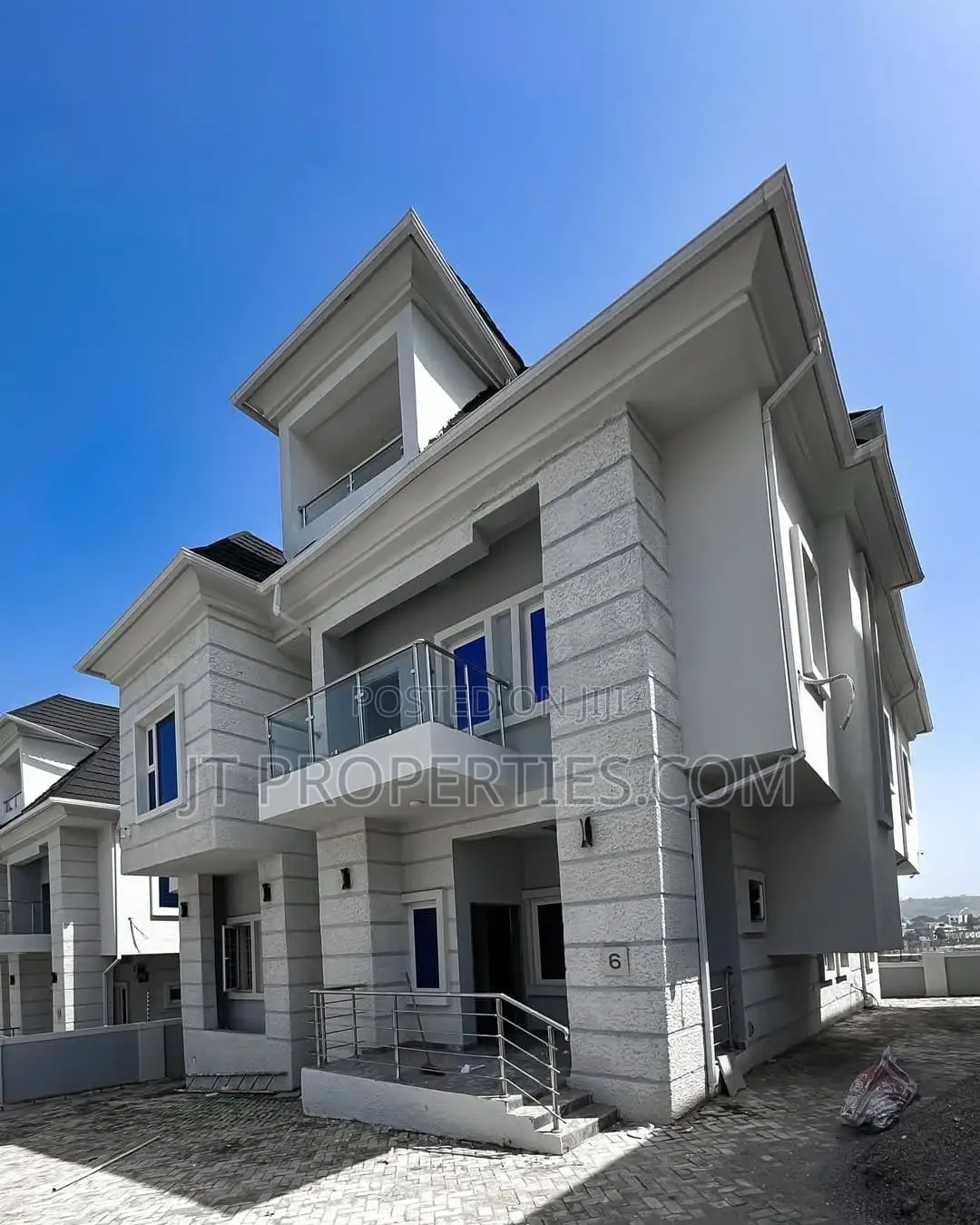 5bdrm Duplex in Guzape District for sale