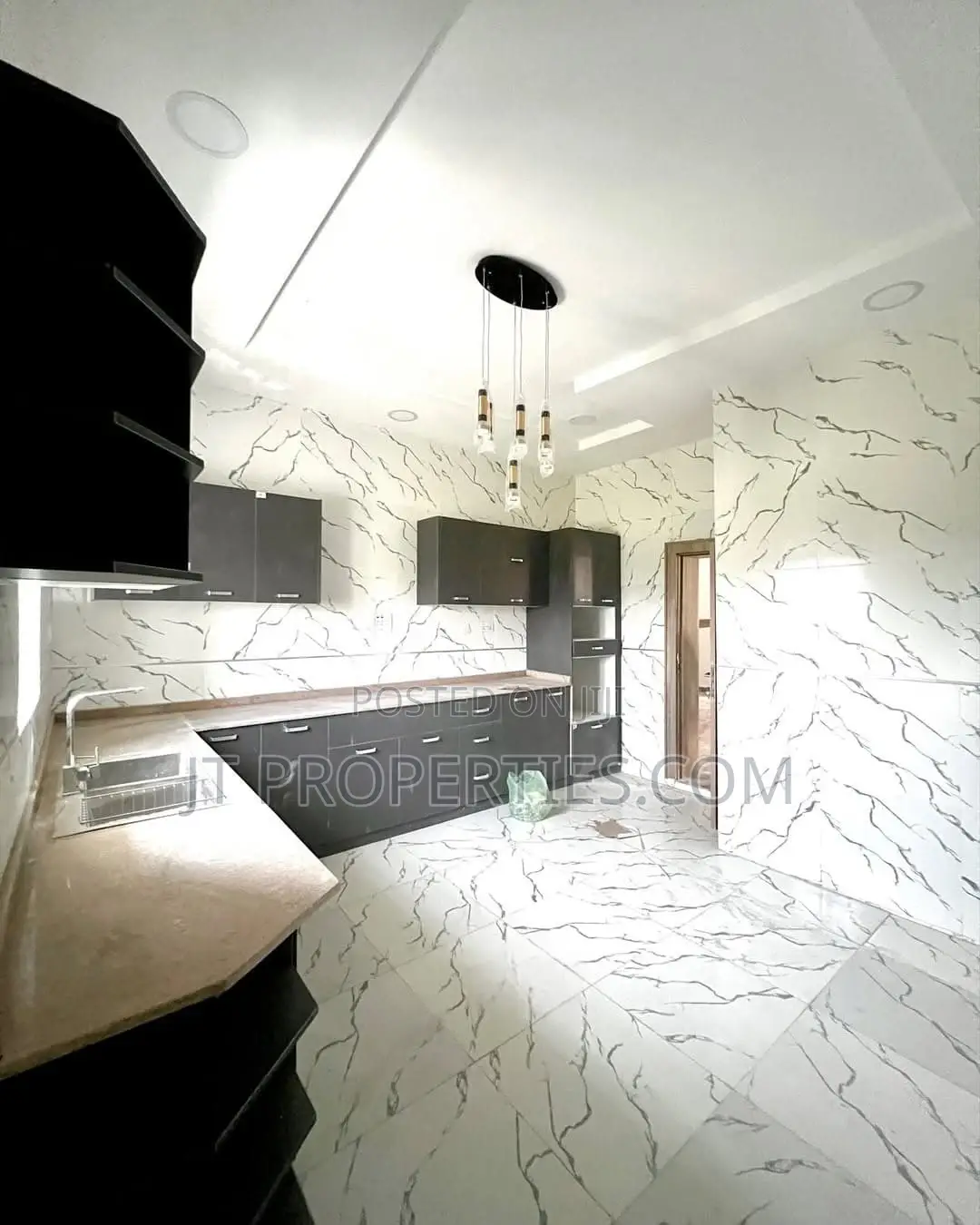 5bdrm Duplex in Guzape District for sale