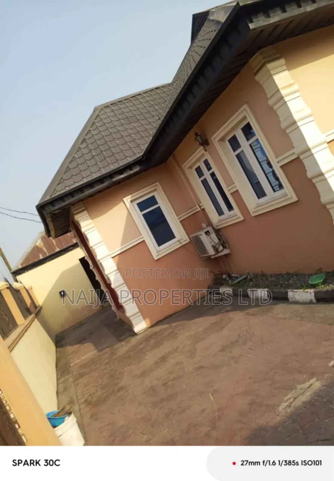3bdrm Bungalow in New Road, Awoyaya for sale