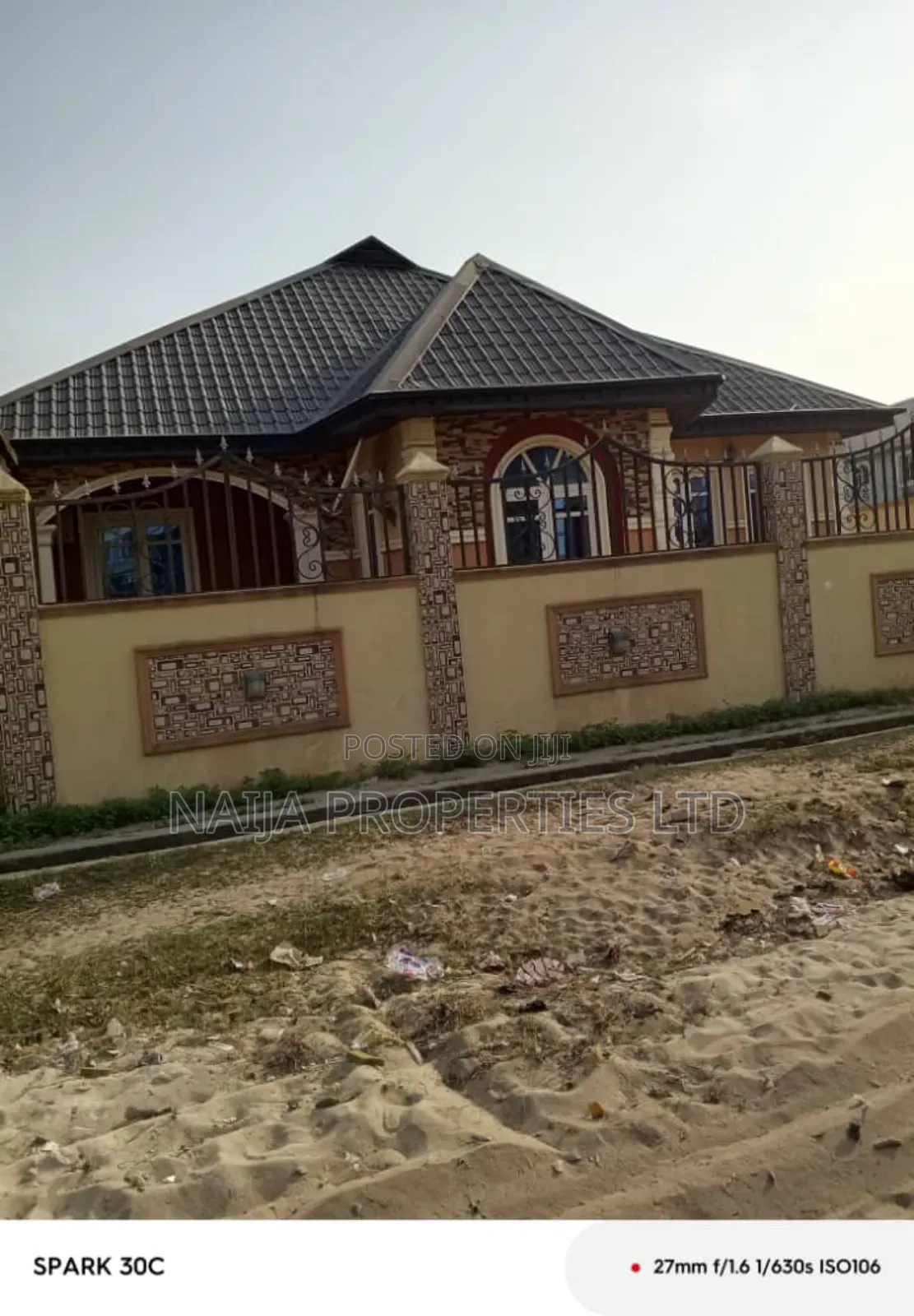 3bdrm Bungalow in New Road, Awoyaya for sale