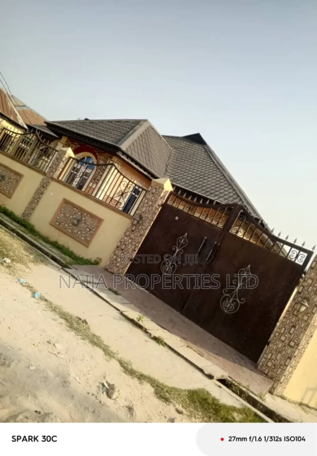 3bdrm Bungalow in New Road, Awoyaya for sale