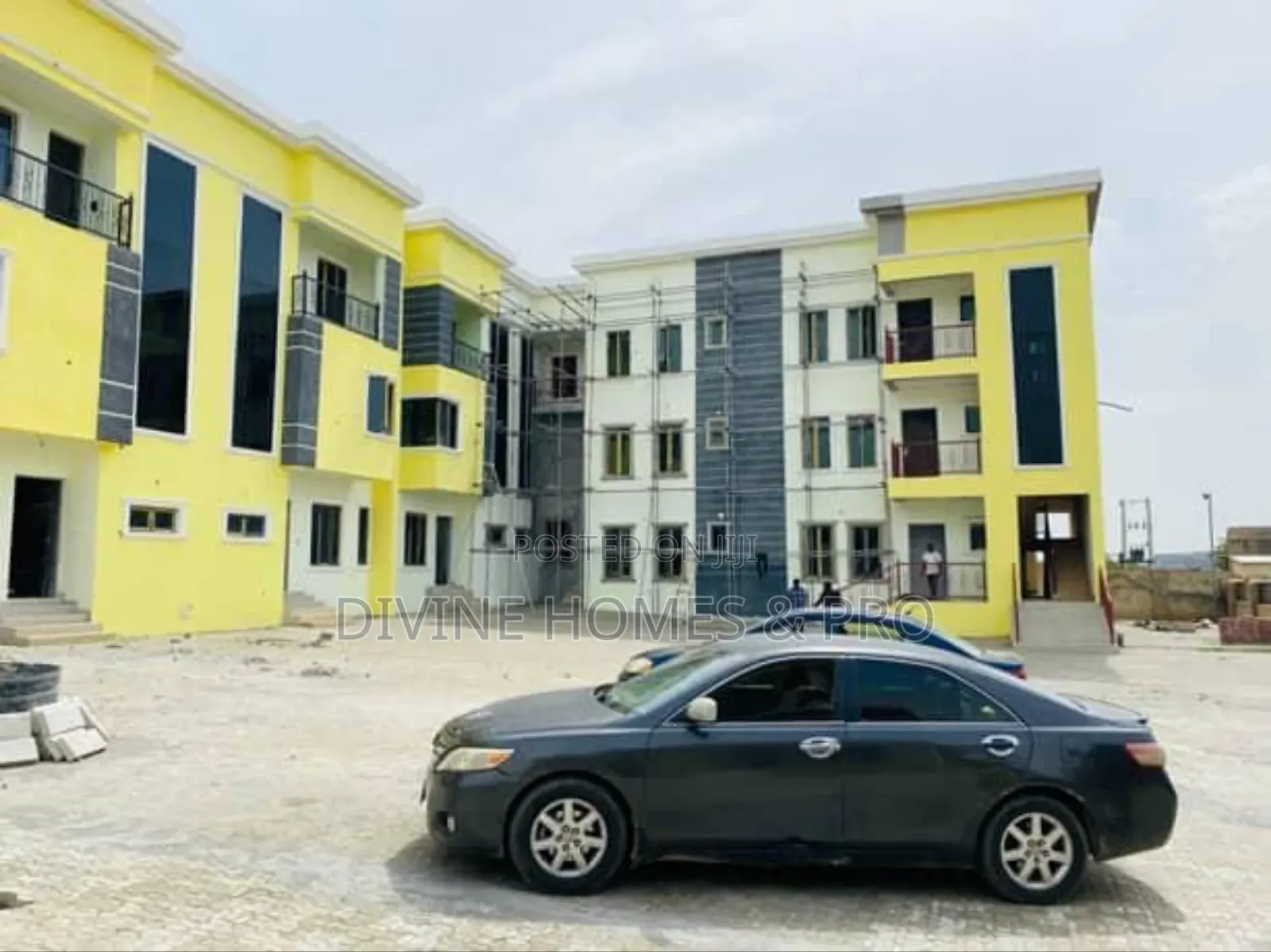 4bdrm Duplex in Life Camp for sale