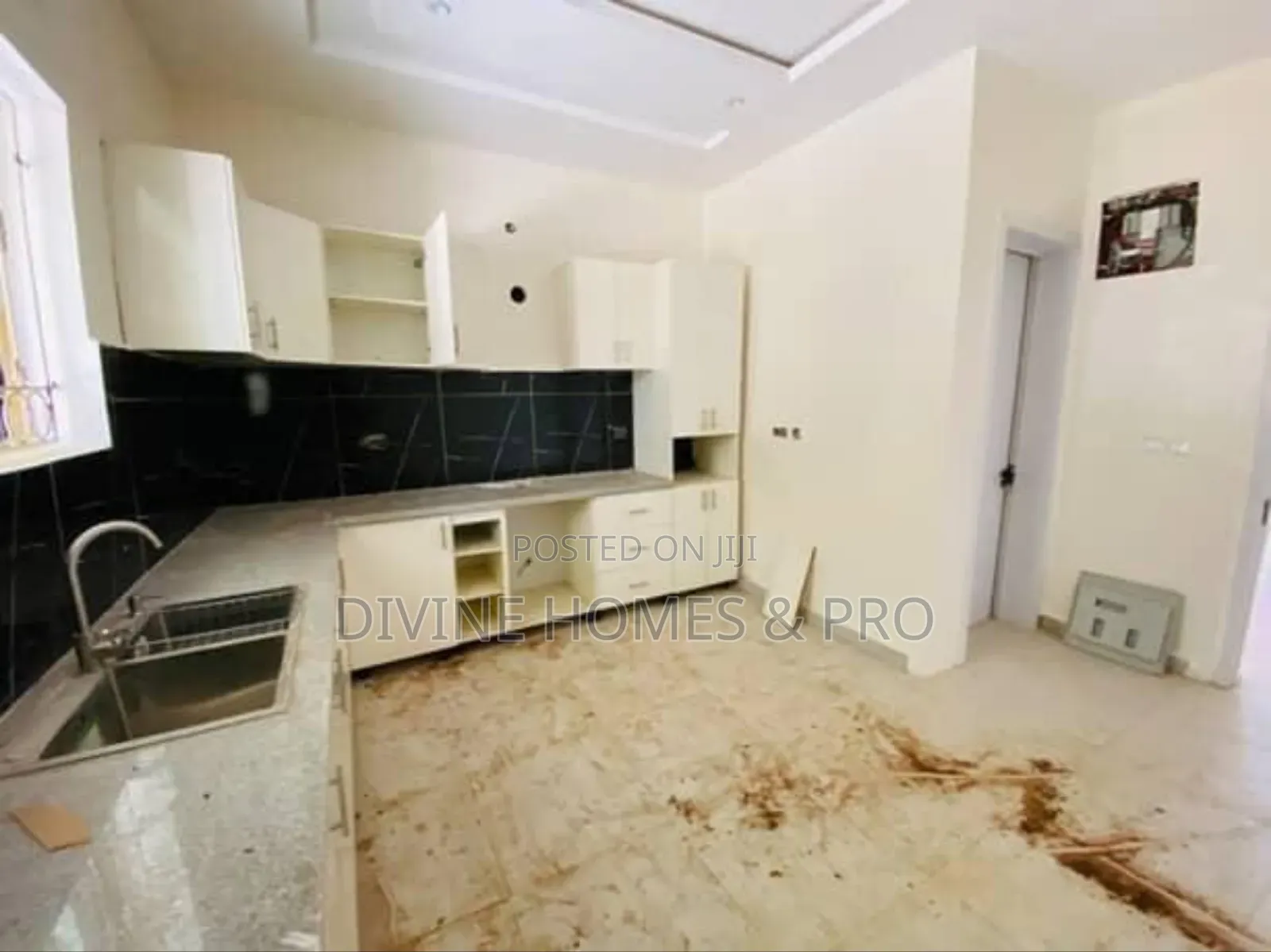 4bdrm Duplex in Life Camp for sale