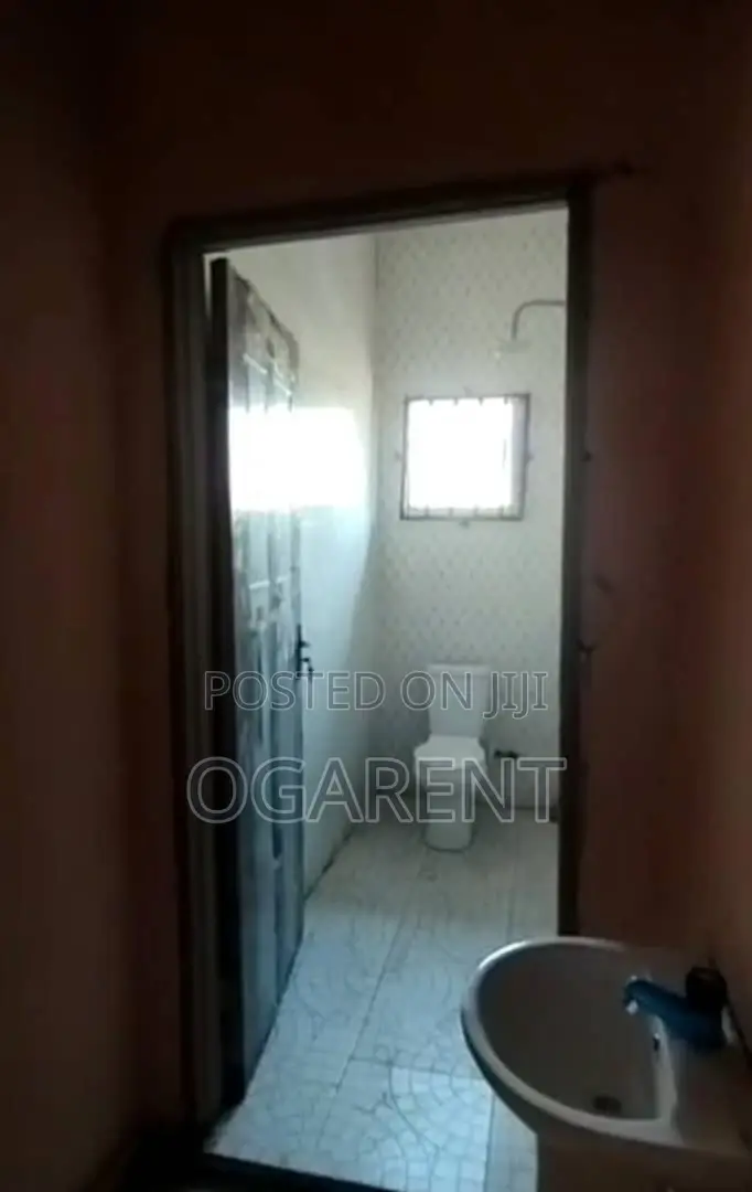 2bdrm Apartment in Santana Market, Benin City for rent