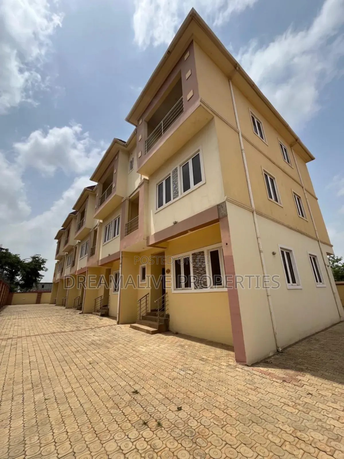 4bdrm Duplex in Jahi for sale