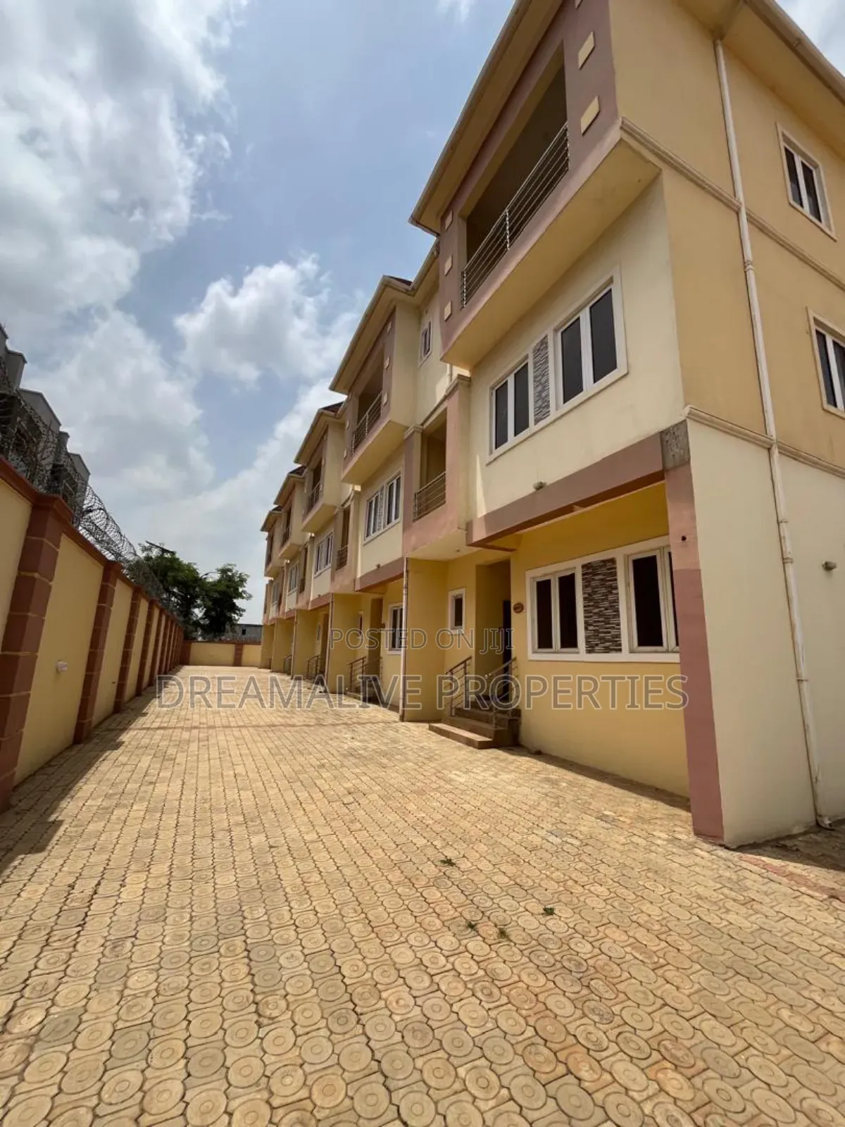 4bdrm Duplex in Jahi for sale