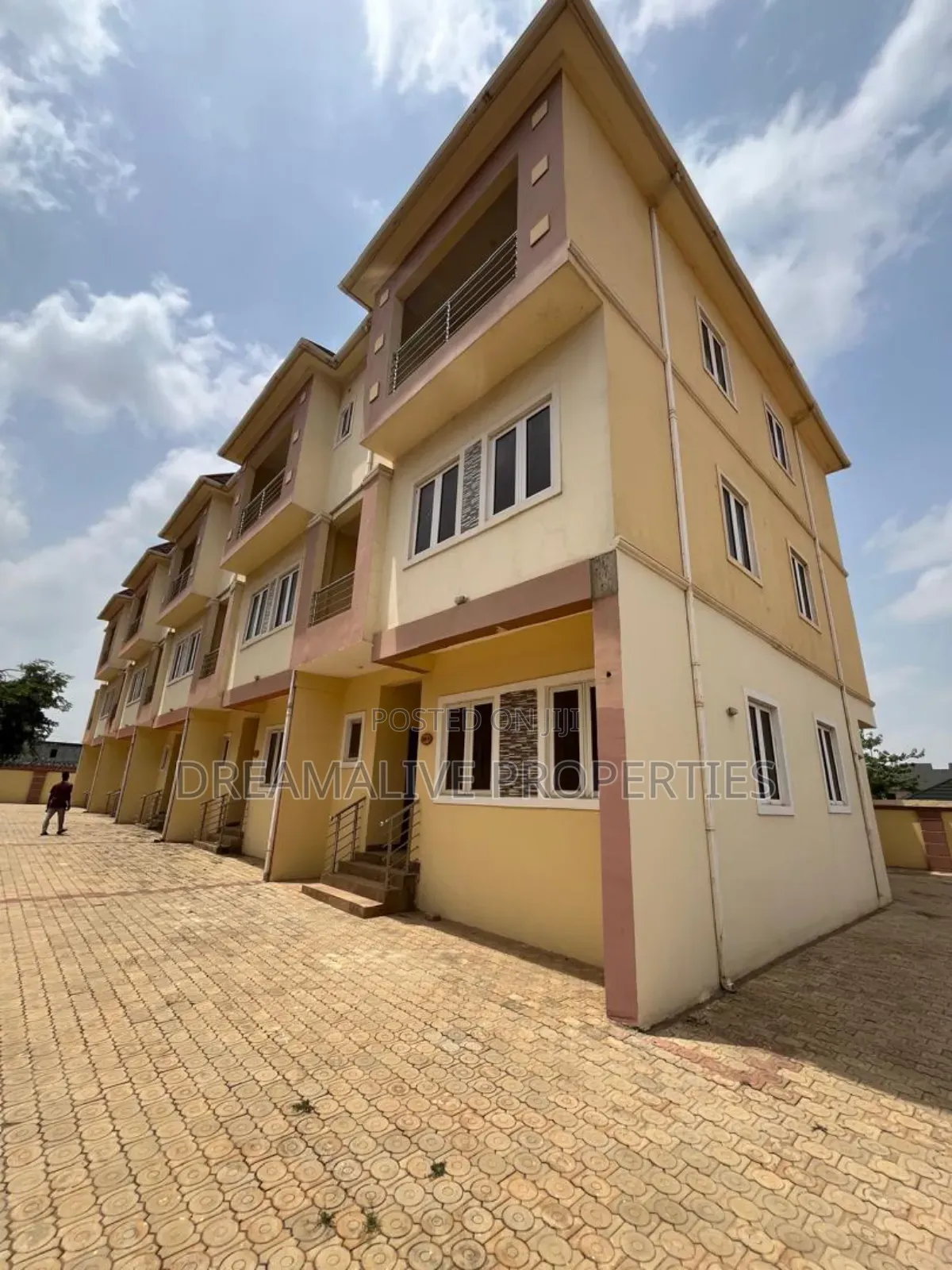 4bdrm Duplex in Jahi for sale