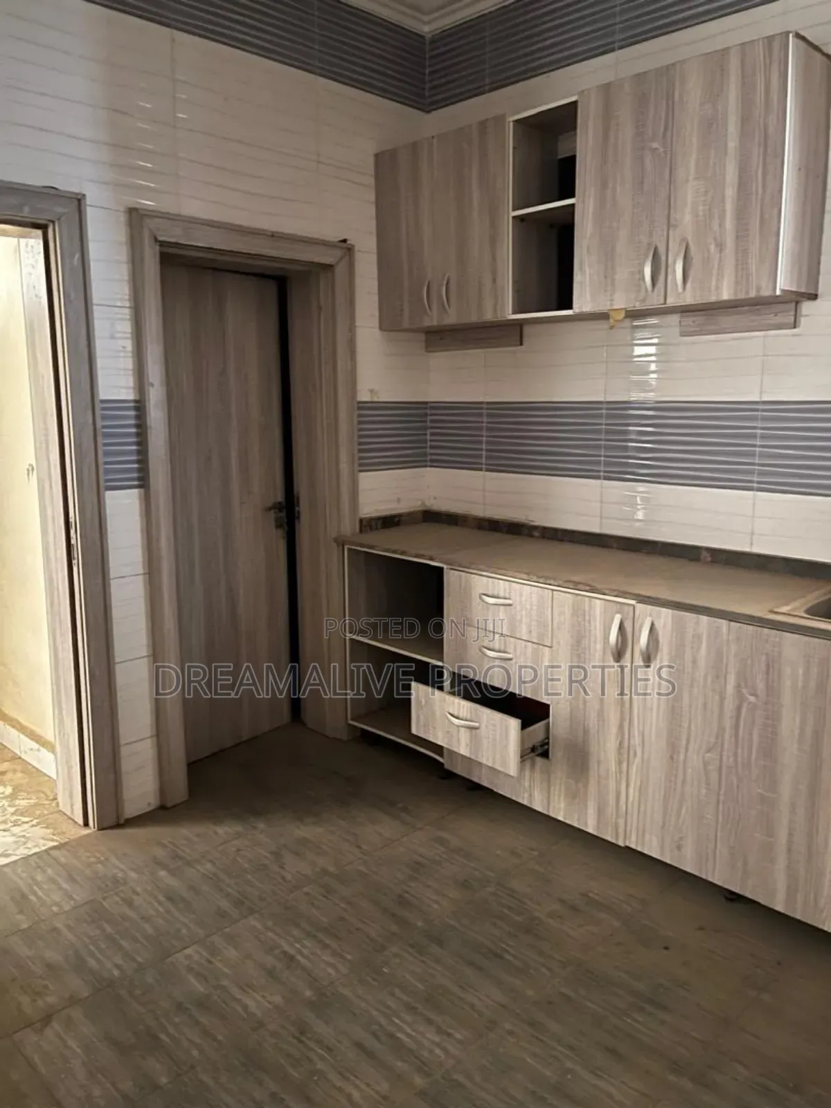 4bdrm Duplex in Jahi for sale