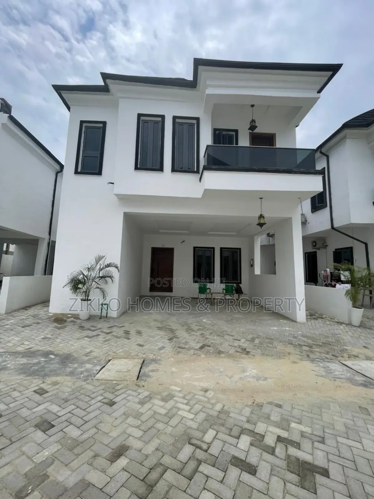 4bdrm Duplex in Harris Drive, Lekki for sale
