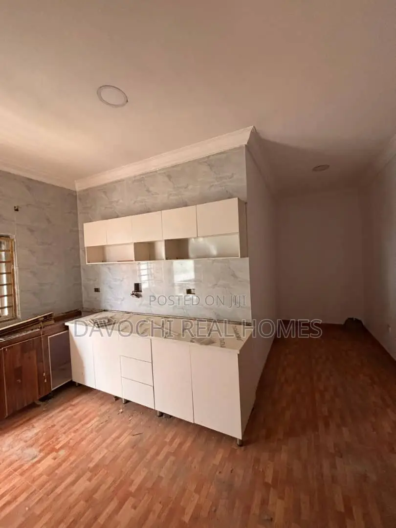 2bdrm Apartment in Lekki Right for rent