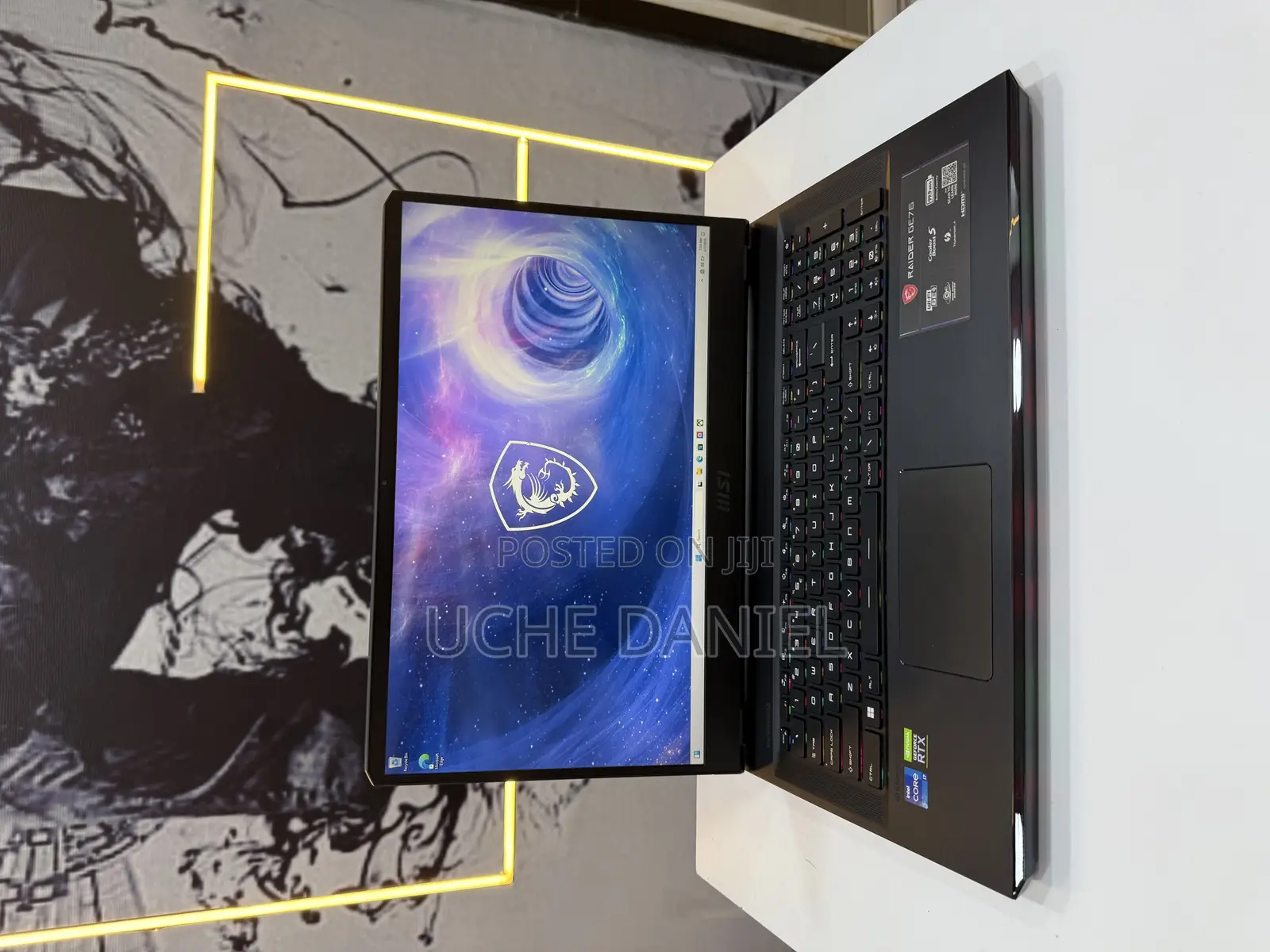 Laptop MSI Raider GE76 12UGS 16GB Intel Core I7 SSD 1.5T