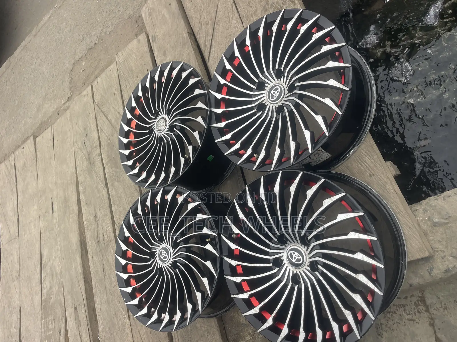 17-inch Camry Black/Sliver With Red Inside