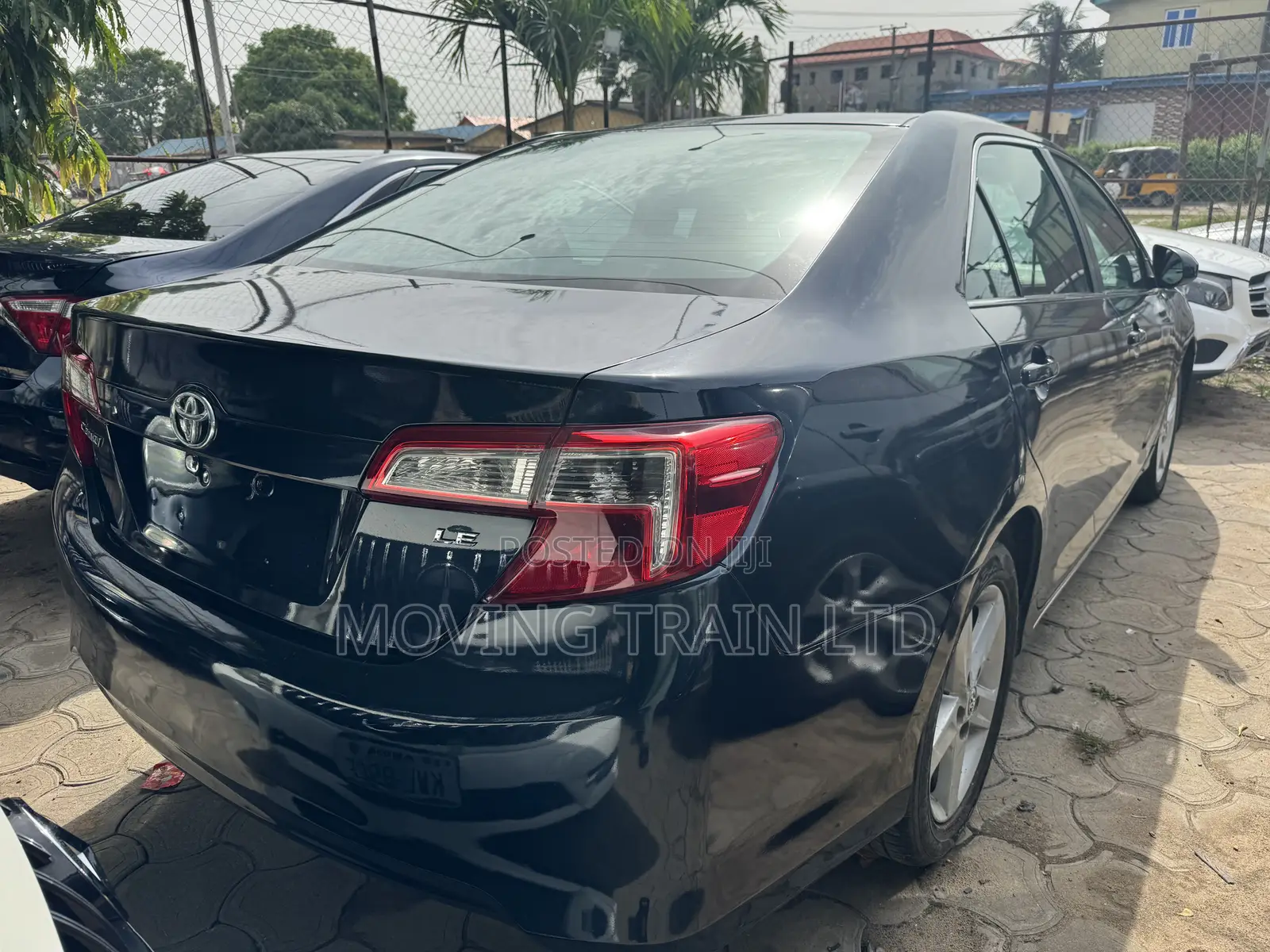 Toyota Camry LE 4dr Sedan w/Prod. End 11/13 (2.5L 4cyl 6A) 2014
