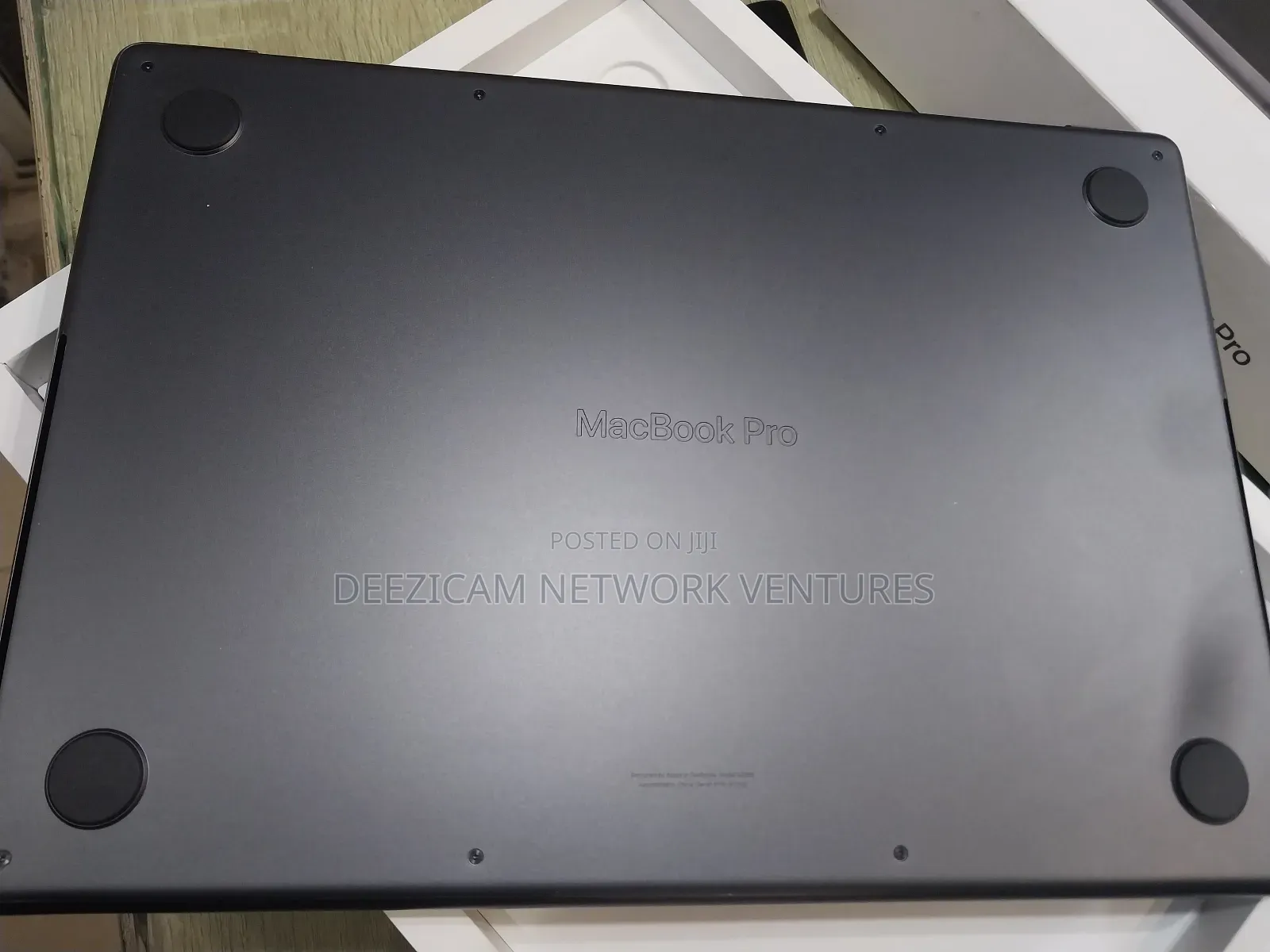 Laptop Apple MacBook Pro 2023 M3 14-Inch 18GB Apple M3 Pro SSD 512GB