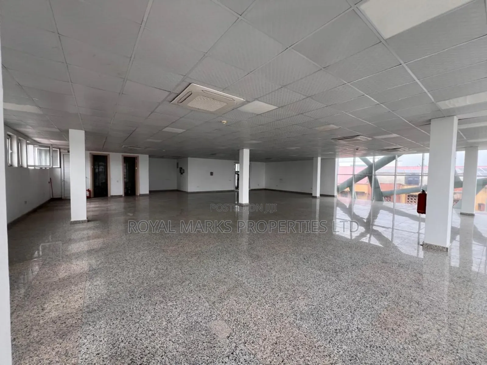 Nicely Located 272sqm Facing the Major Road