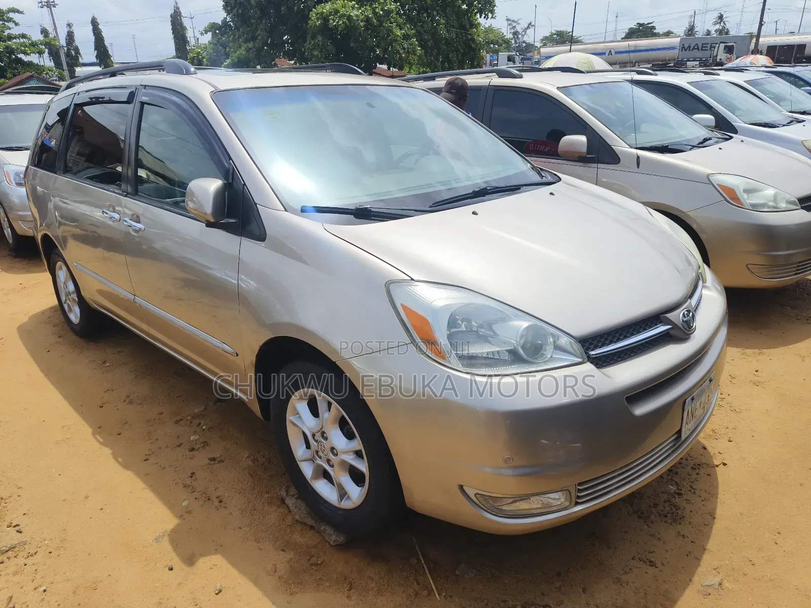 Toyota Sienna XLE Limited AWD 2005 Gold