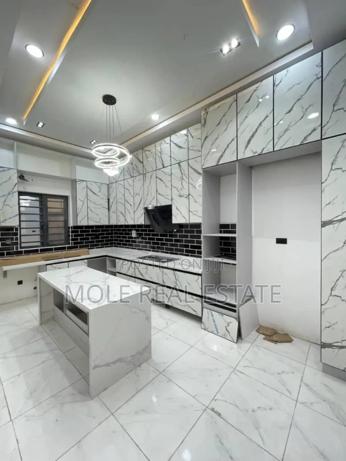Furnished 2bdrm Block of Flats in 600 Ijegun for sale