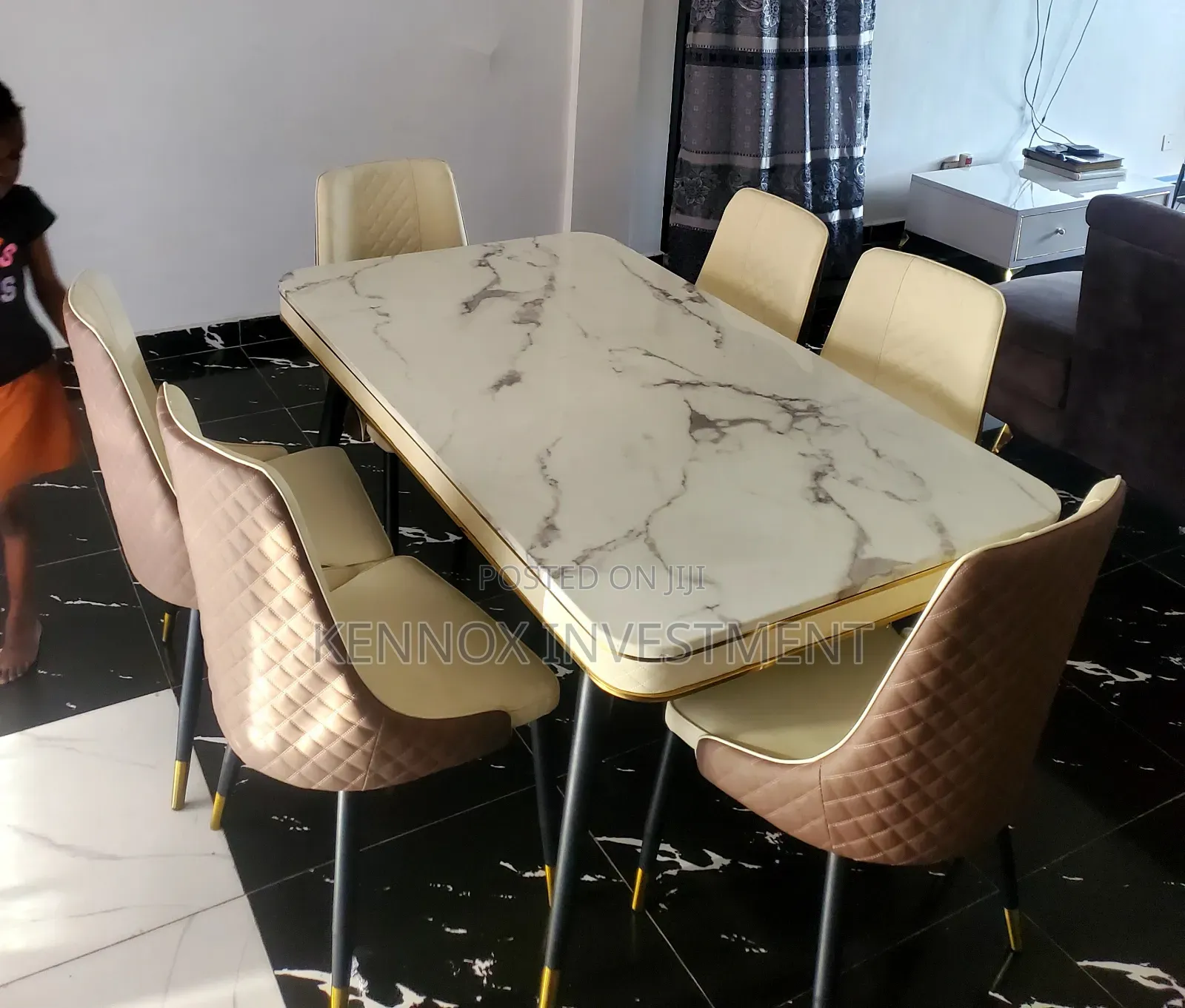 Modern 6 Seaters Dining Sets