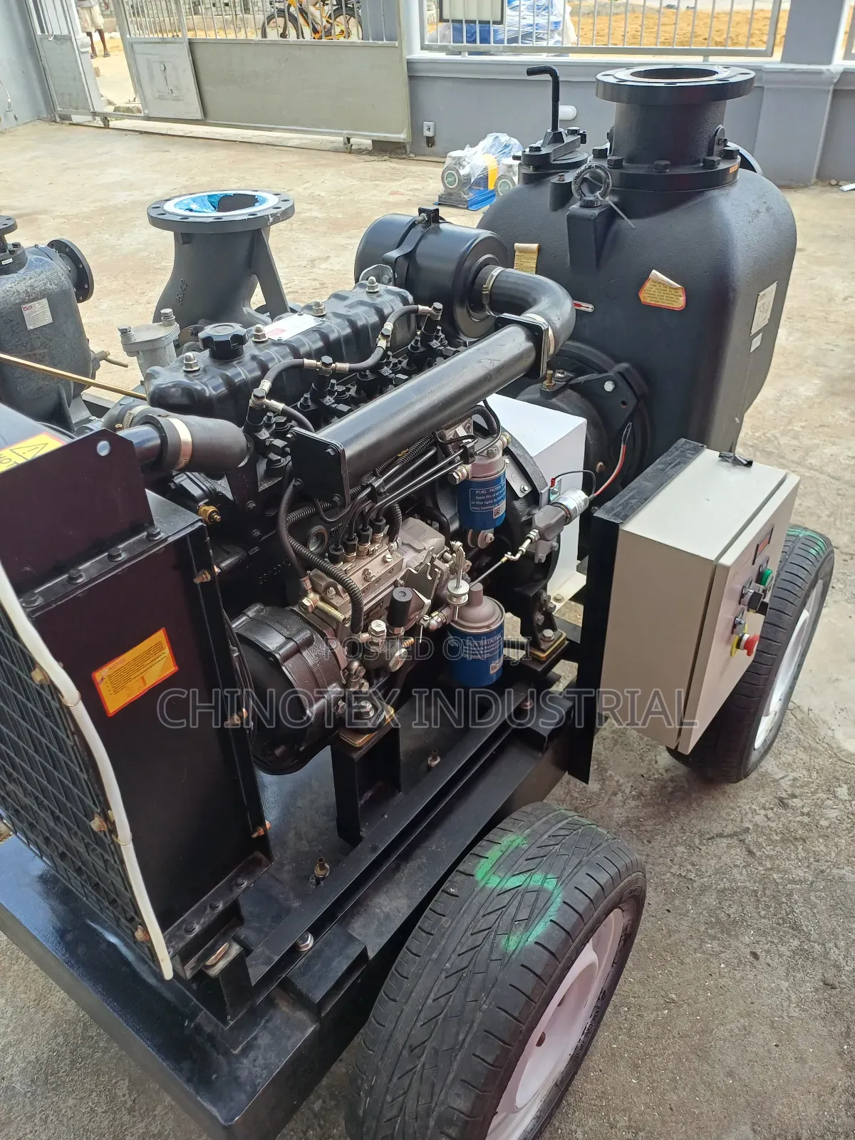 Slugge Non-Clogging Self Priming Pump Input and Output 6"