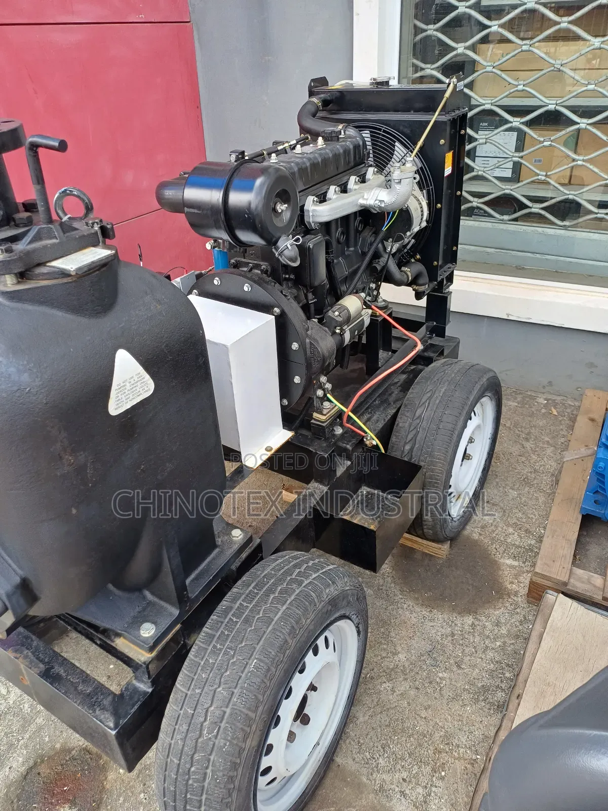 Slugge Non-Clogging Self Priming Pump Input and Output 6"