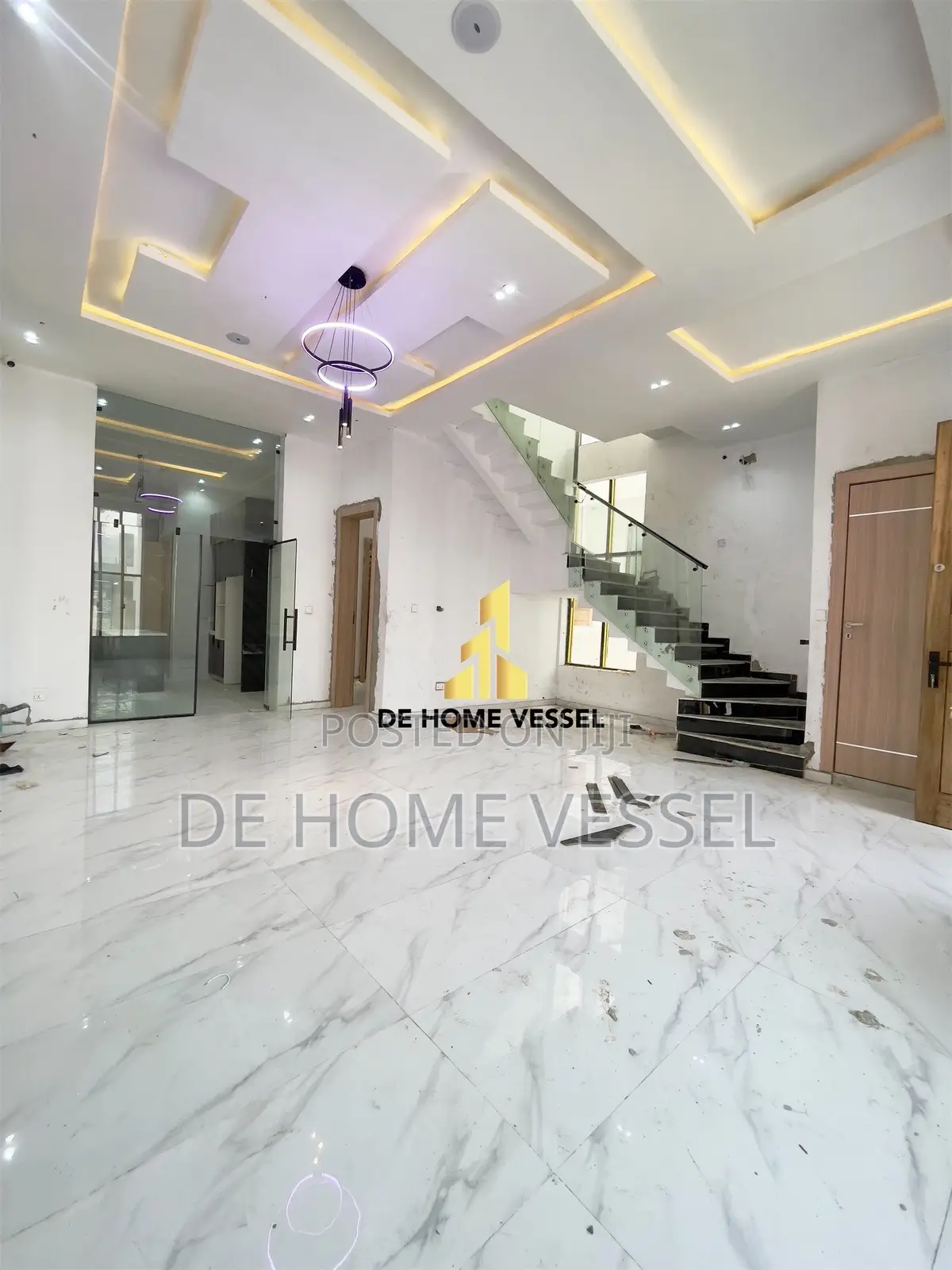 4bdrm Duplex in Chevron for sale