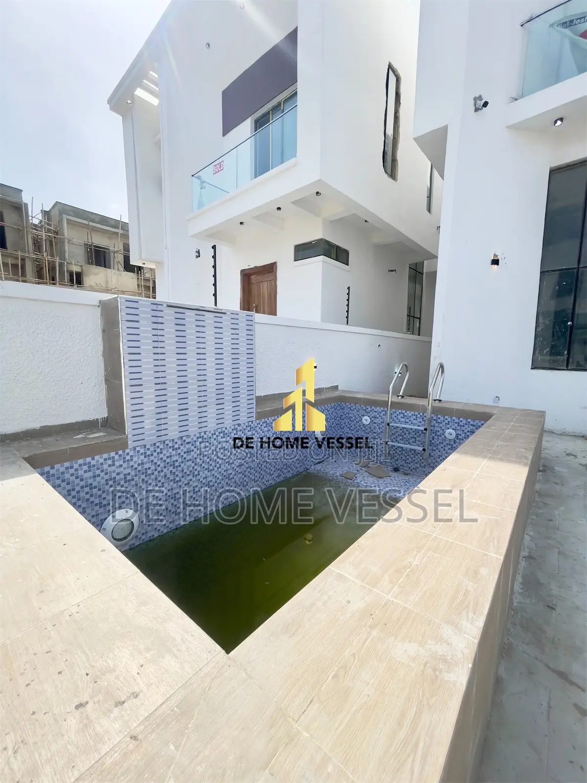 4bdrm Duplex in Chevron for sale