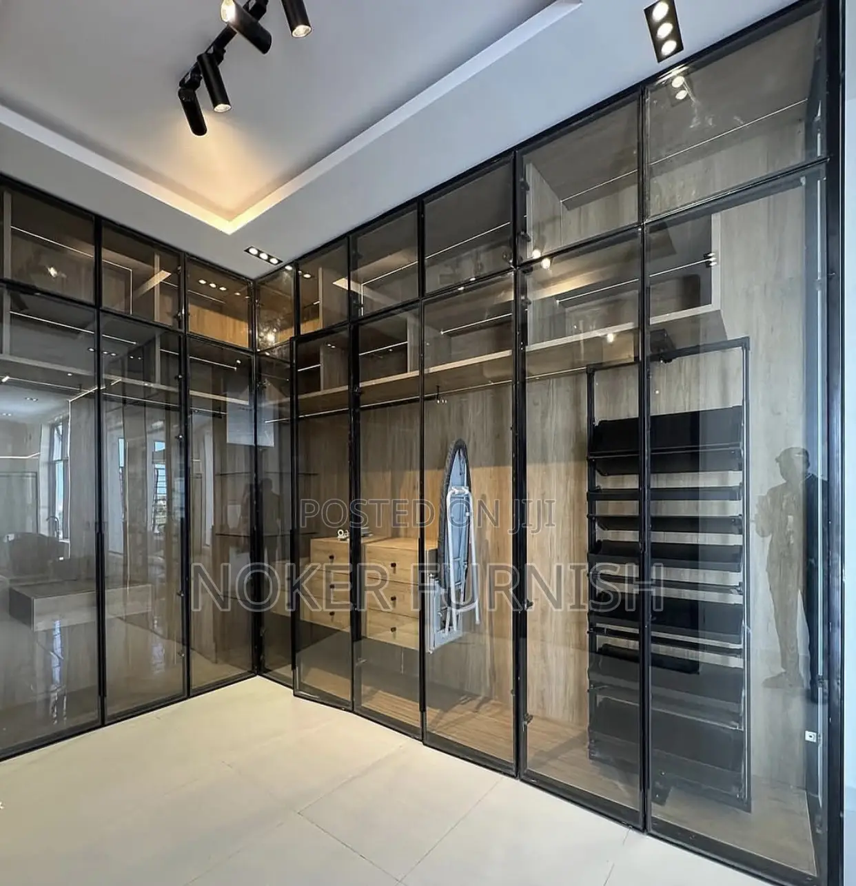 Walk Closet Design With Glass Door