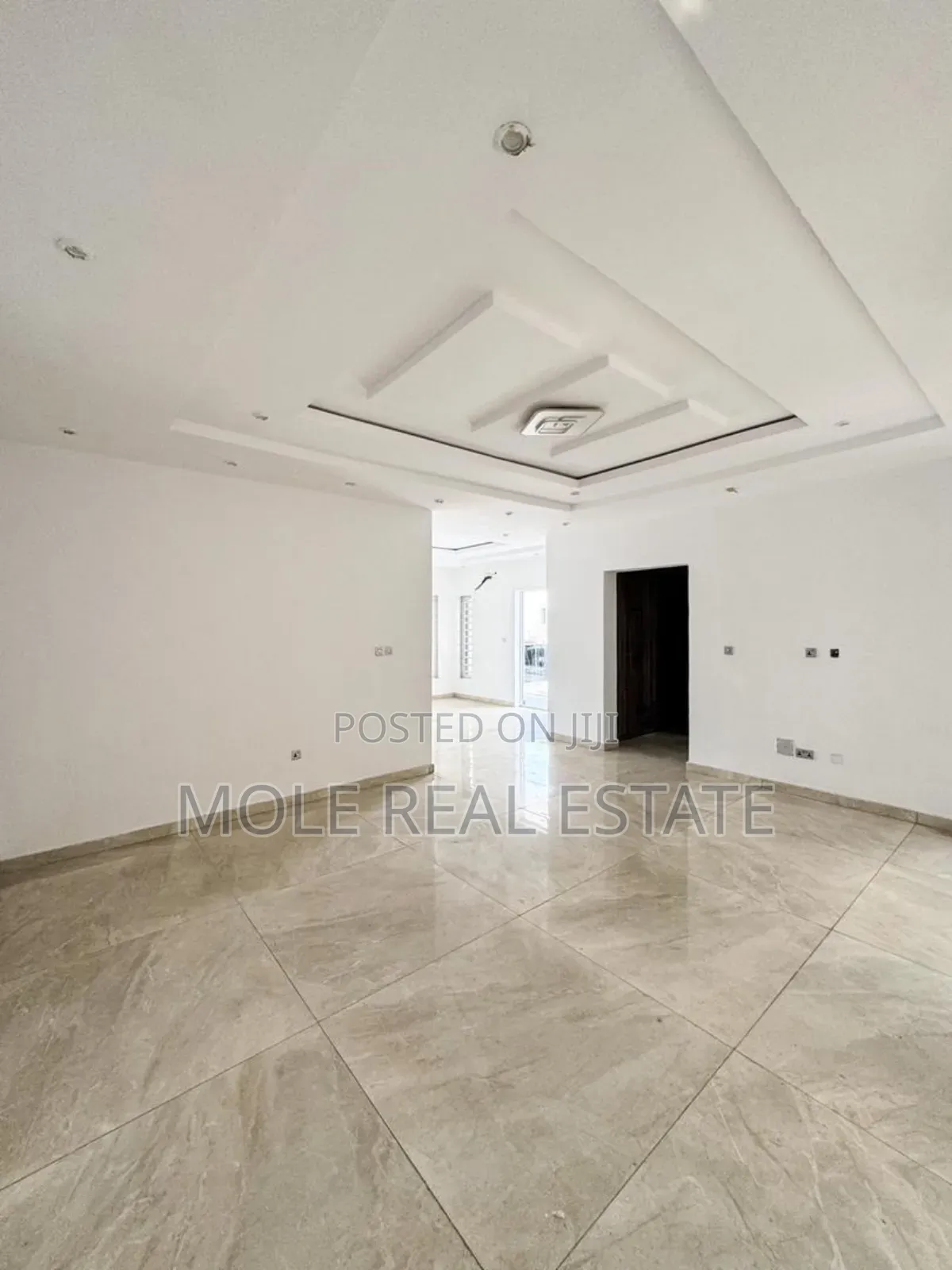 Furnished 5bdrm Duplex in Chevron for sale