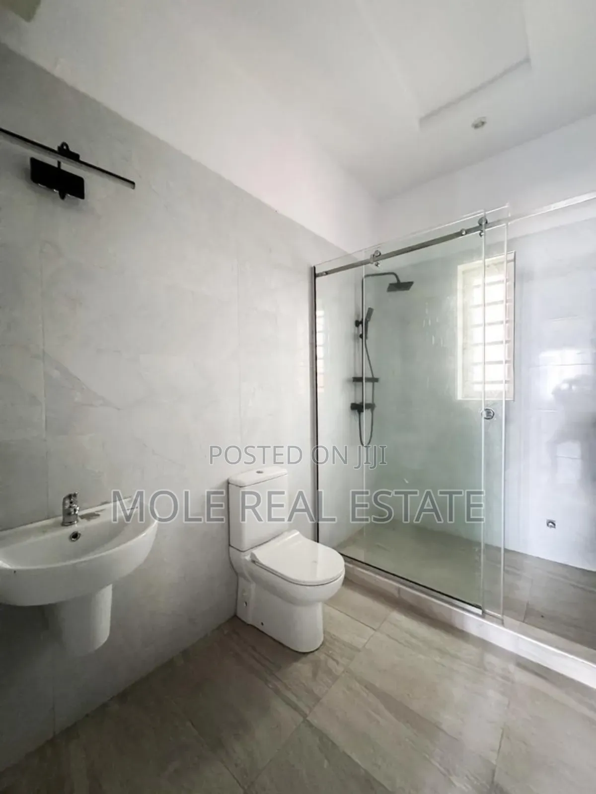 Furnished 5bdrm Duplex in Chevron for sale