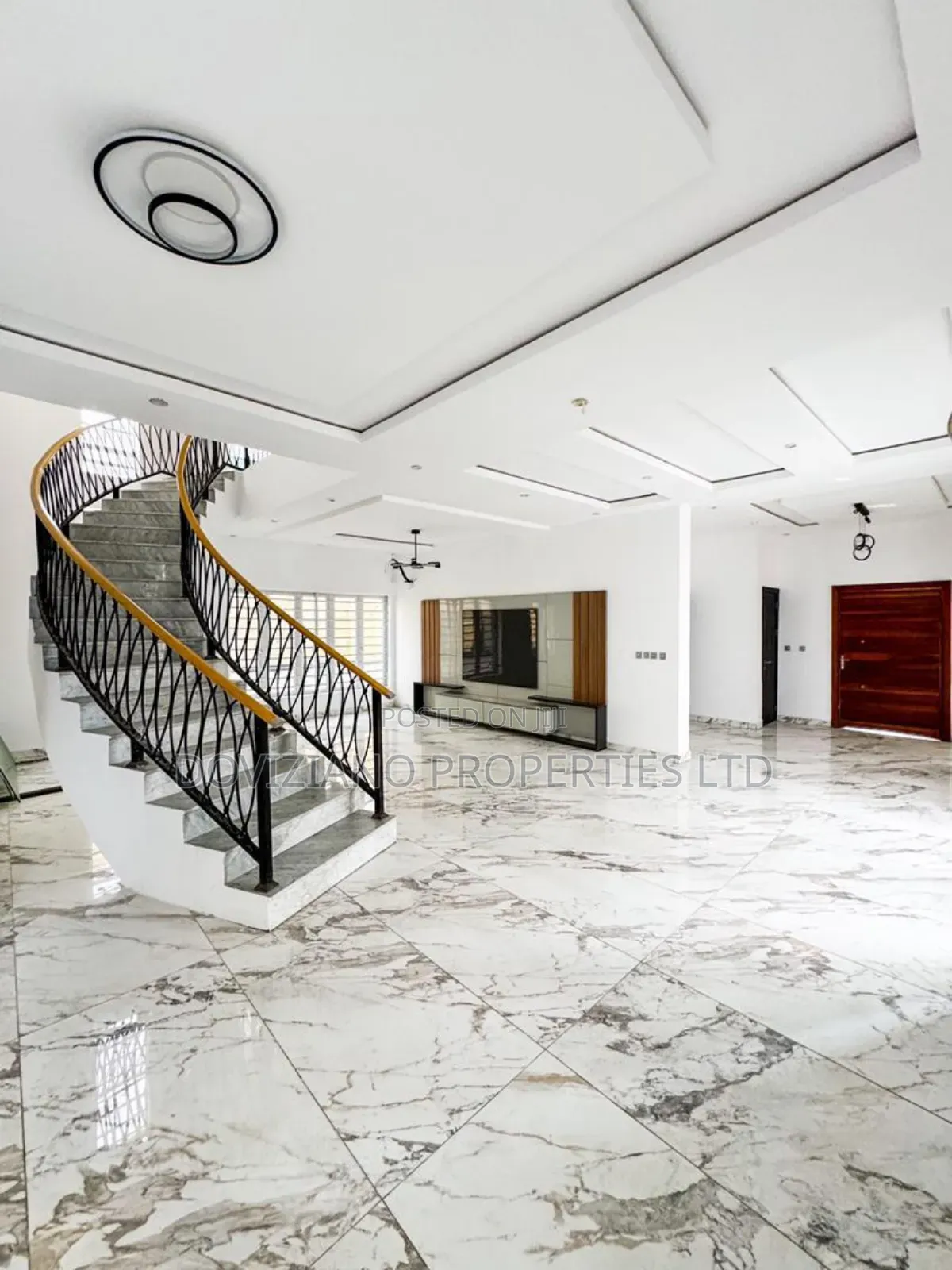 Furnished 5bdrm Duplex in Chevron for sale
